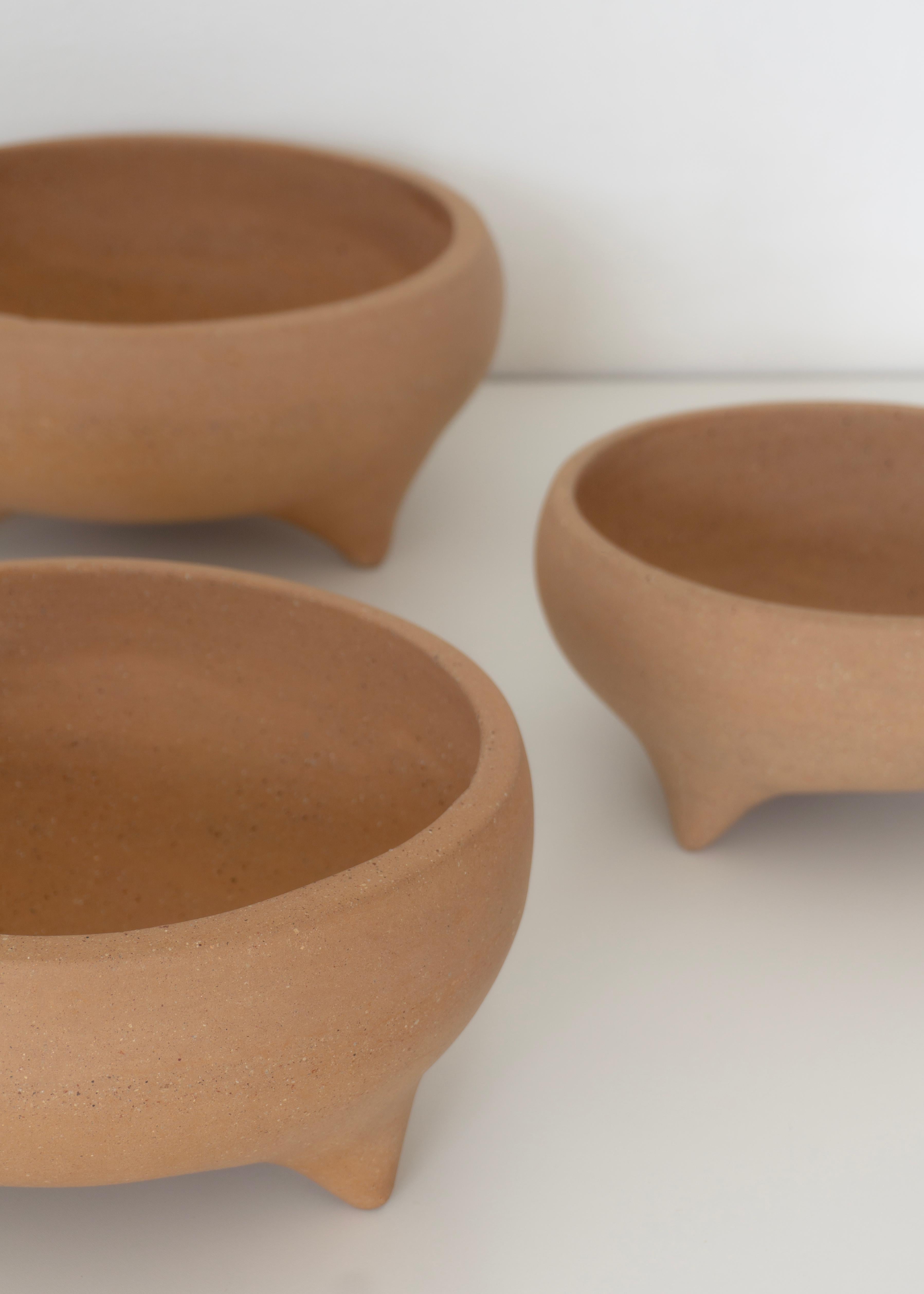 Mexican Decorative Set of 3 Clay Bowls Constantinos. Smooth Soft Clay Finish. By Raíz Mx For Sale