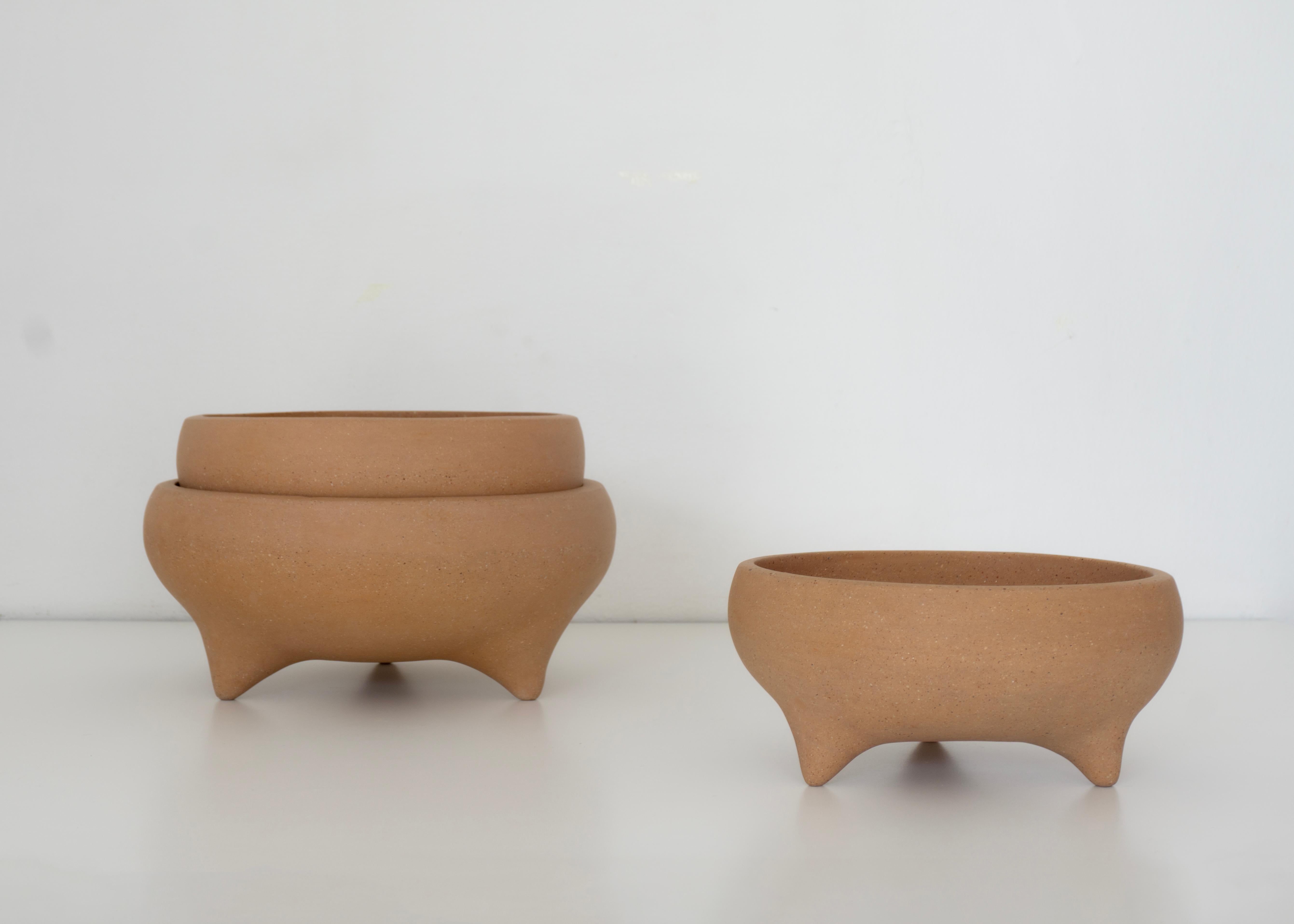 Hand-Crafted Decorative Set of 3 Clay Bowls Constantinos. Smooth Soft Clay Finish. By Raíz Mx For Sale