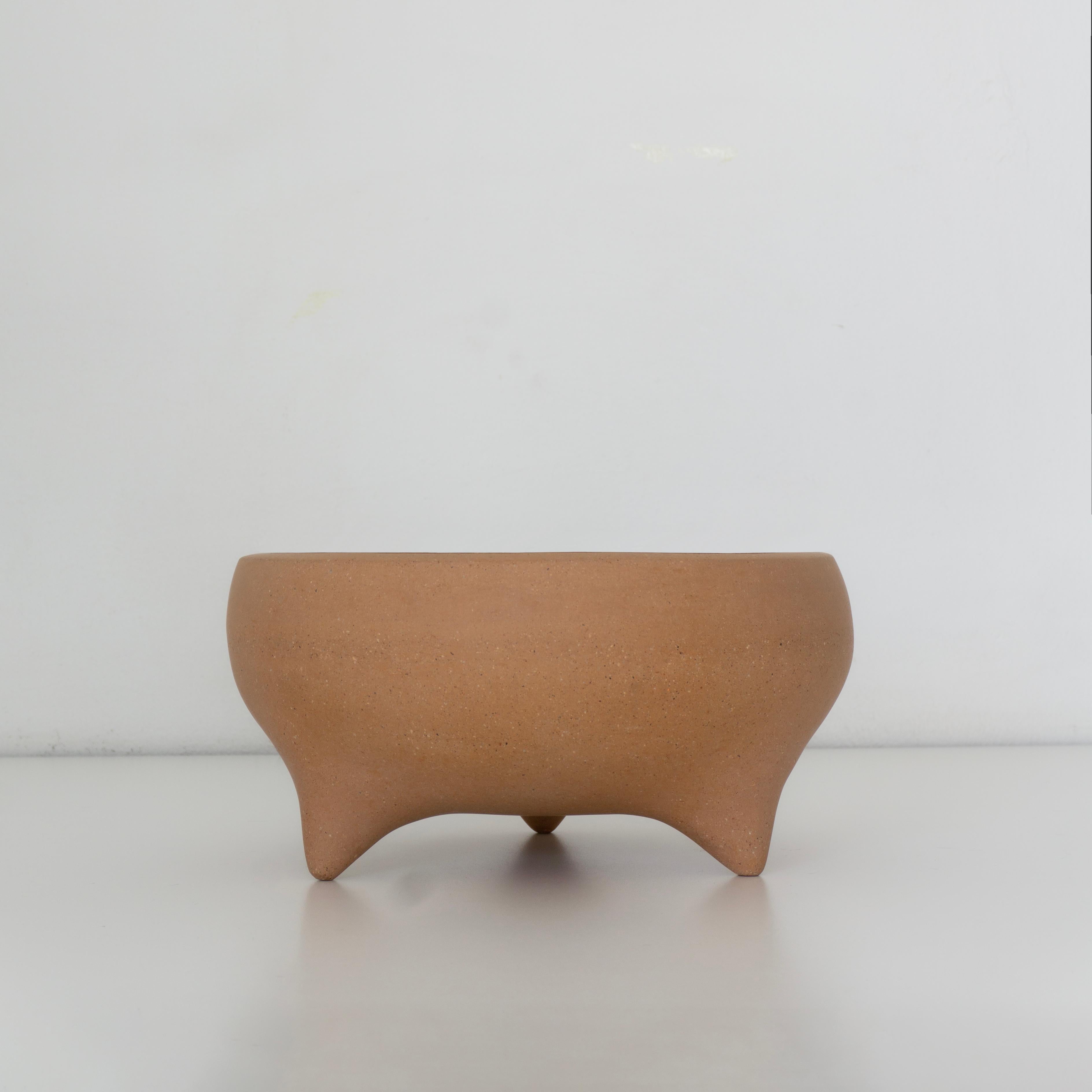 Decorative Set of 3 Clay Bowls Constantinos. Smooth Soft Clay Finish. By Raíz Mx For Sale 3