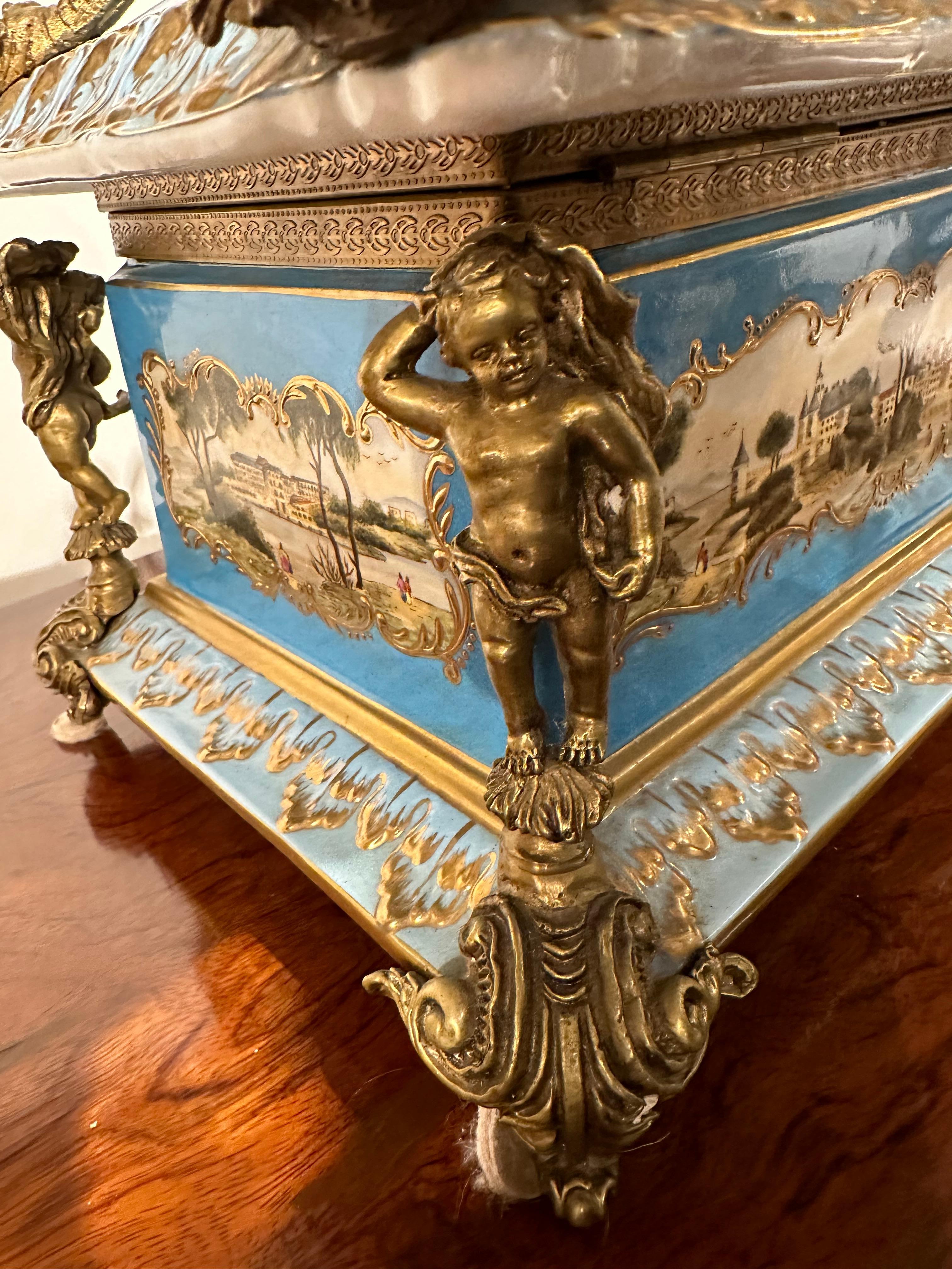 Decorative Sevres Style Porcelain Box In Good Condition For Sale In Southall, GB