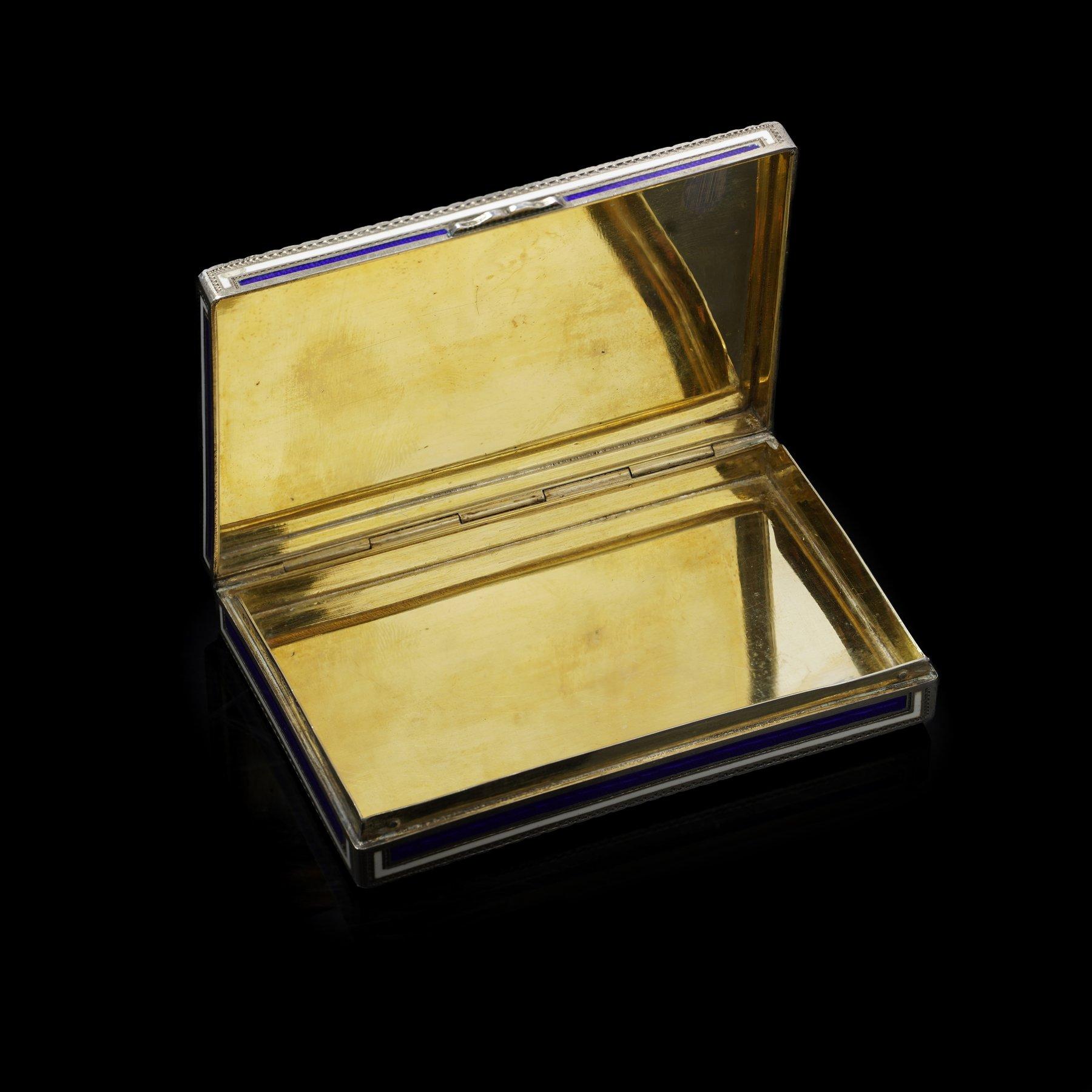 Europeo Scatola decorativa in argento e smalto con interno dorato, 1982 in vendita