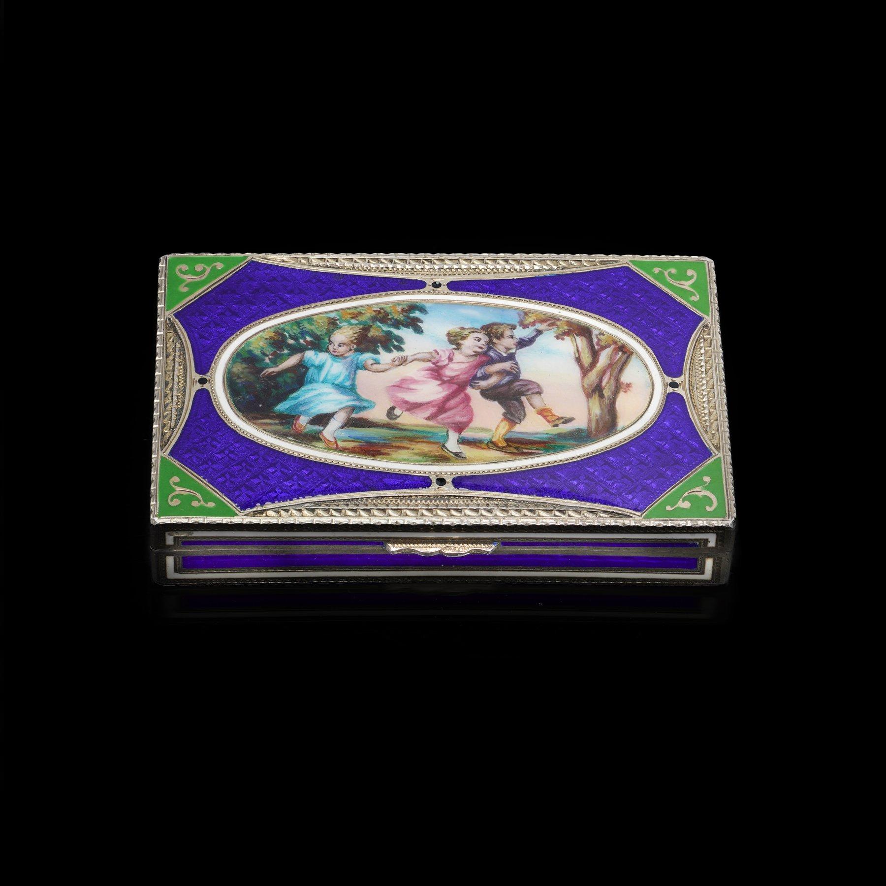 Argento Scatola decorativa in argento e smalto con interno dorato, 1982 in vendita