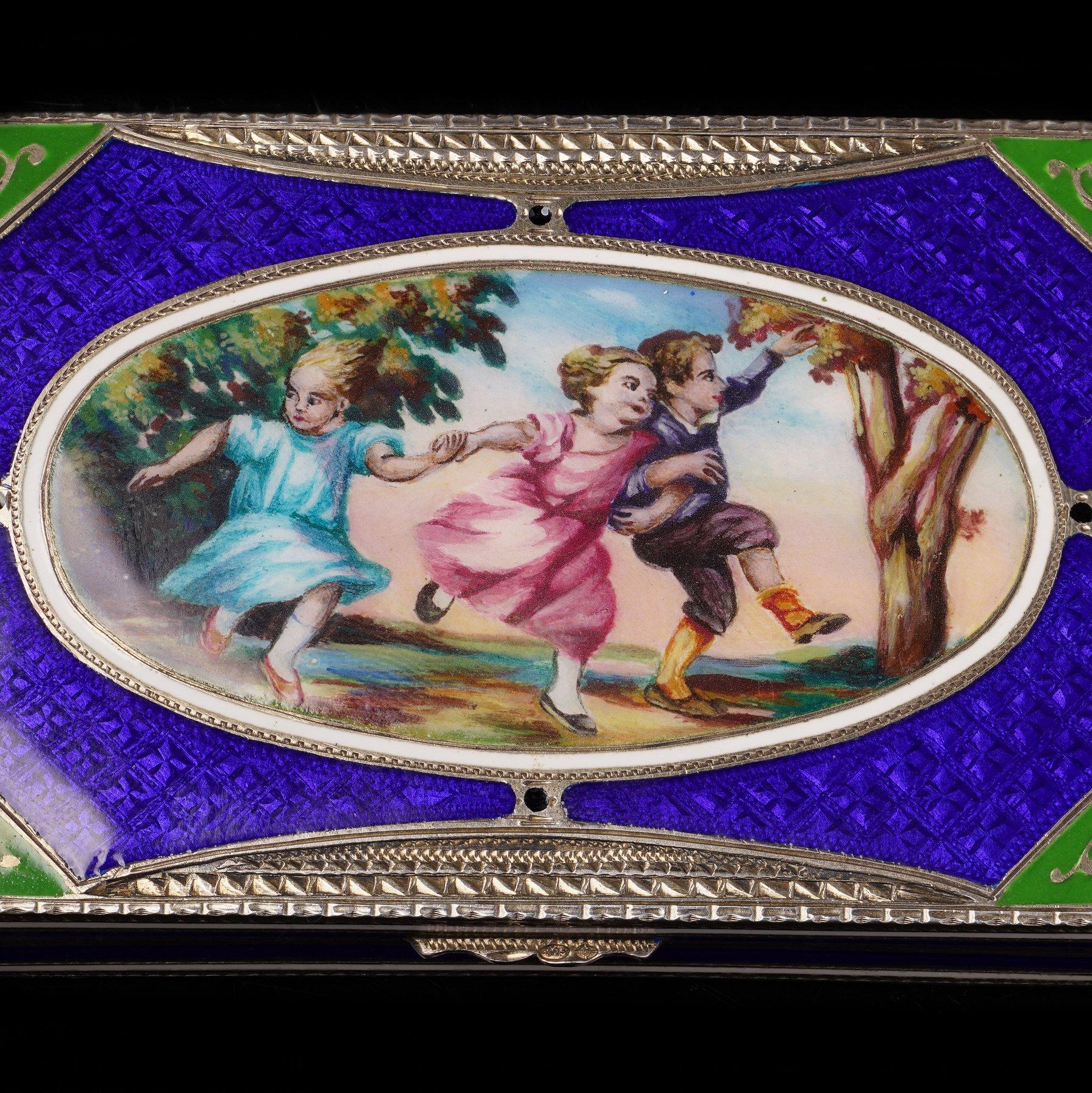 Scatola decorativa in argento e smalto con interno dorato, 1982 in vendita 2