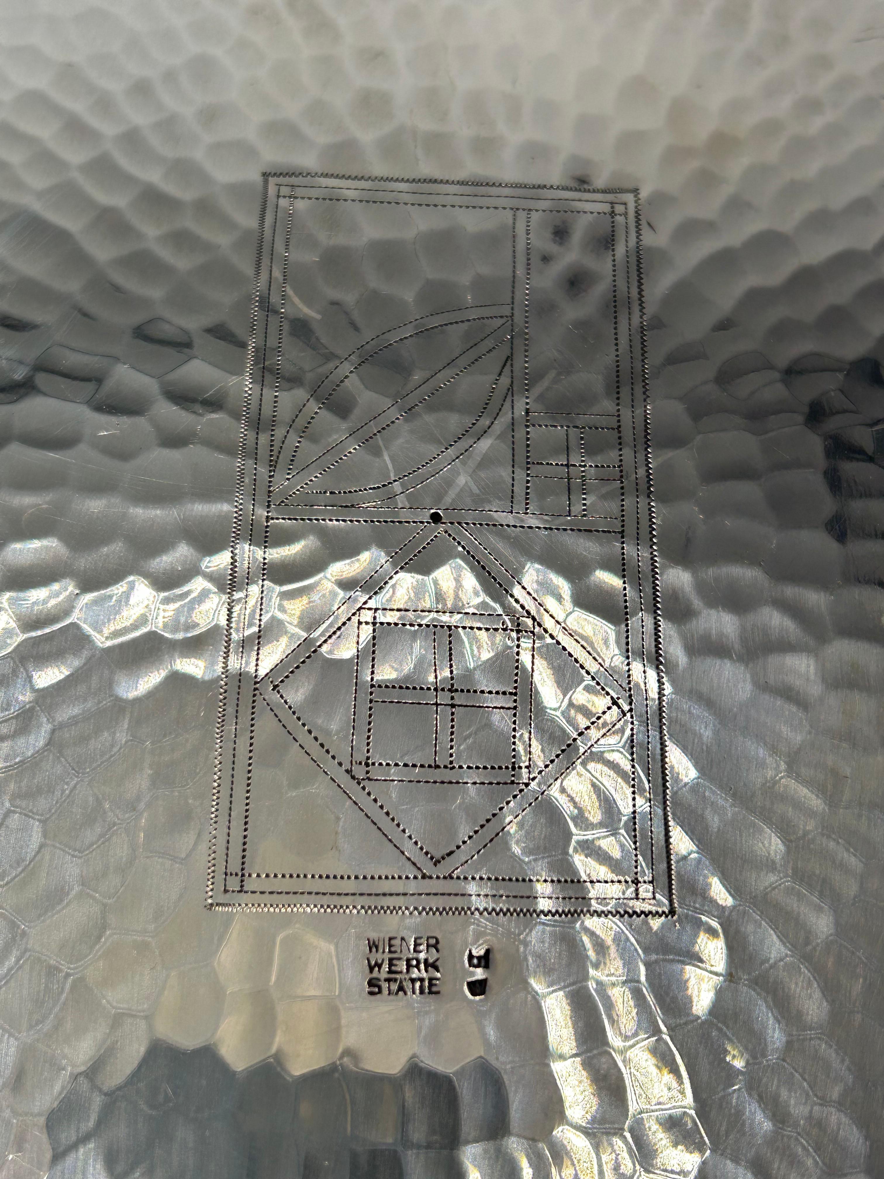 Art déco Assiette décorative en métal argenté de Josef Hoffmann pour Wiener Werkstatte Vie en vente