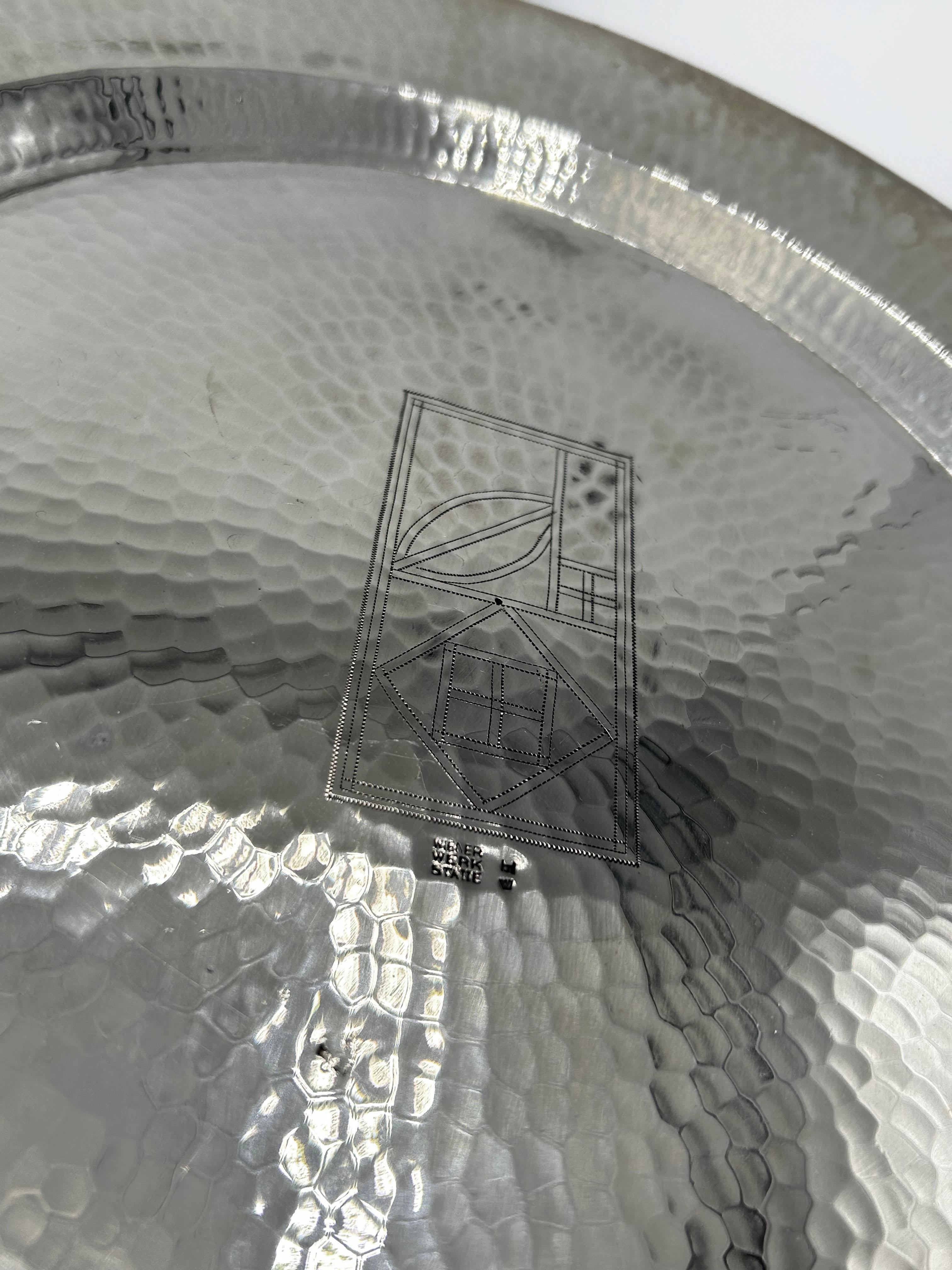 Autrichien Assiette décorative en métal argenté de Josef Hoffmann pour Wiener Werkstatte Vie en vente