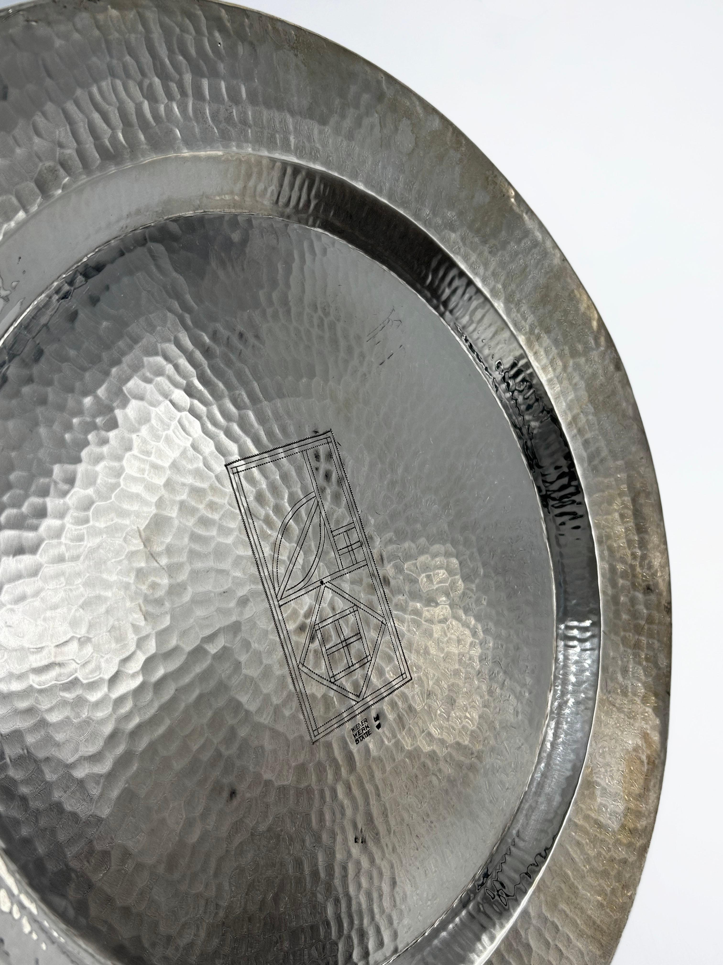 Fait main Assiette décorative en métal argenté de Josef Hoffmann pour Wiener Werkstatte Vie en vente