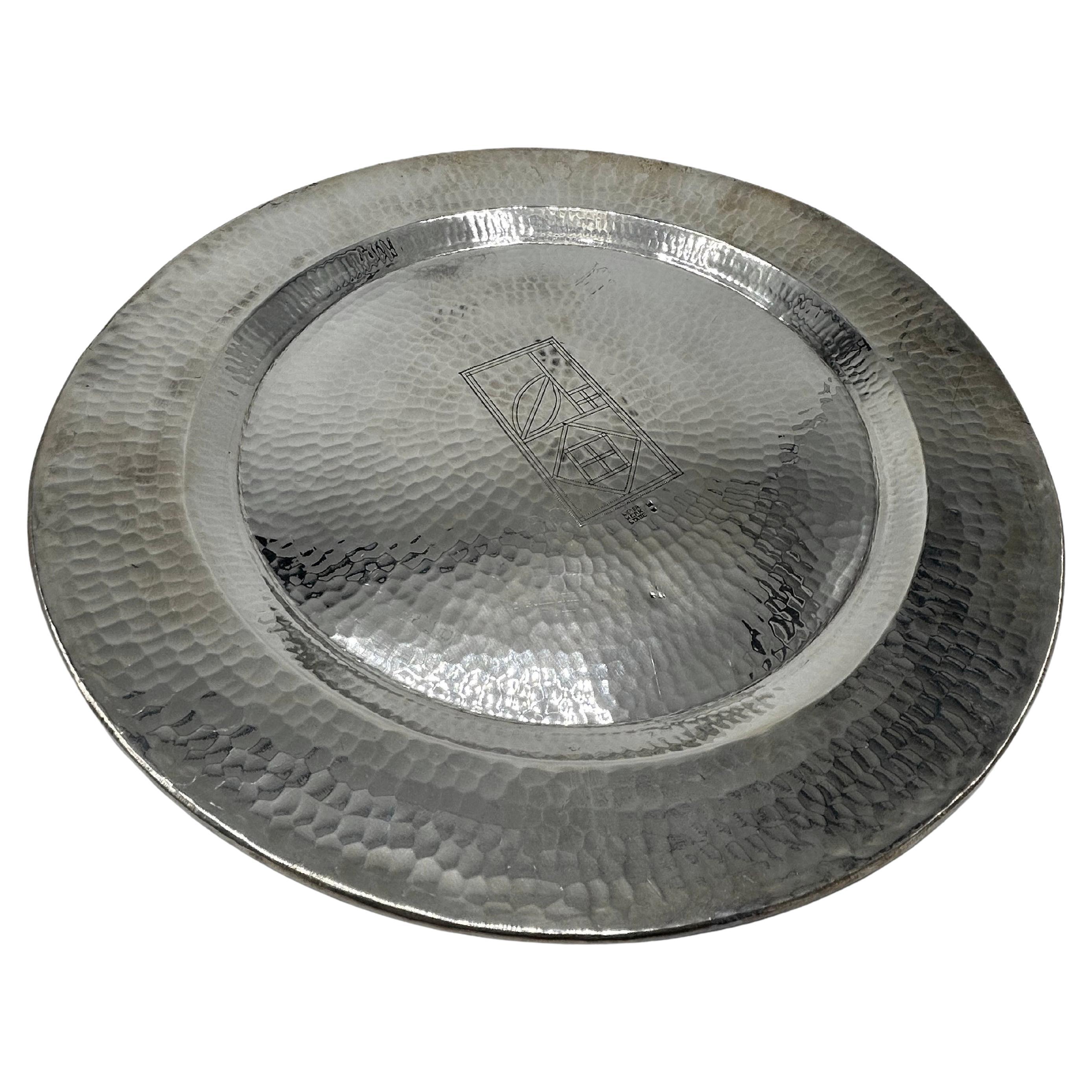 Piatto decorativo in metallo argentato di Josef Hoffmann per Wiener Werkstatte Vie