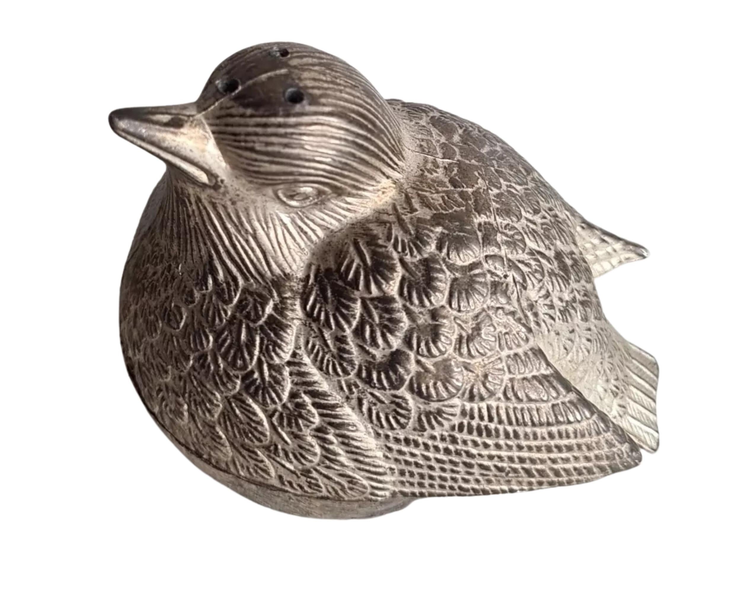 Salière décorative en argent, Paire de salières anciennes en argent, oiseaux cailles en vente 6