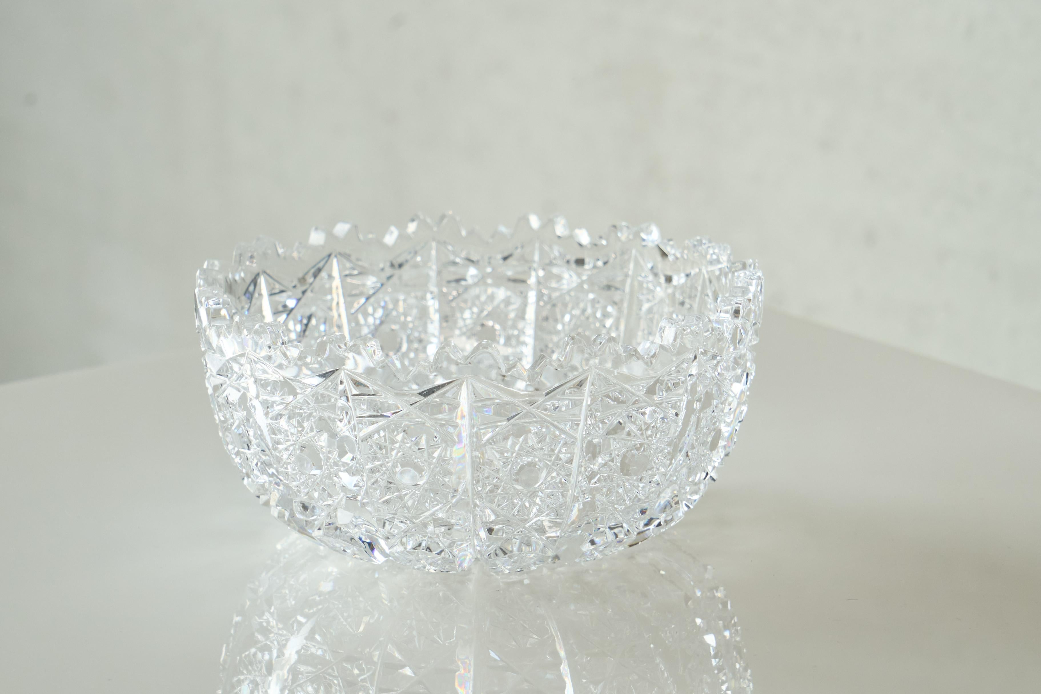 Européen Decorative 'Snowflake' Bowl in Crystal Early 20th Century en vente