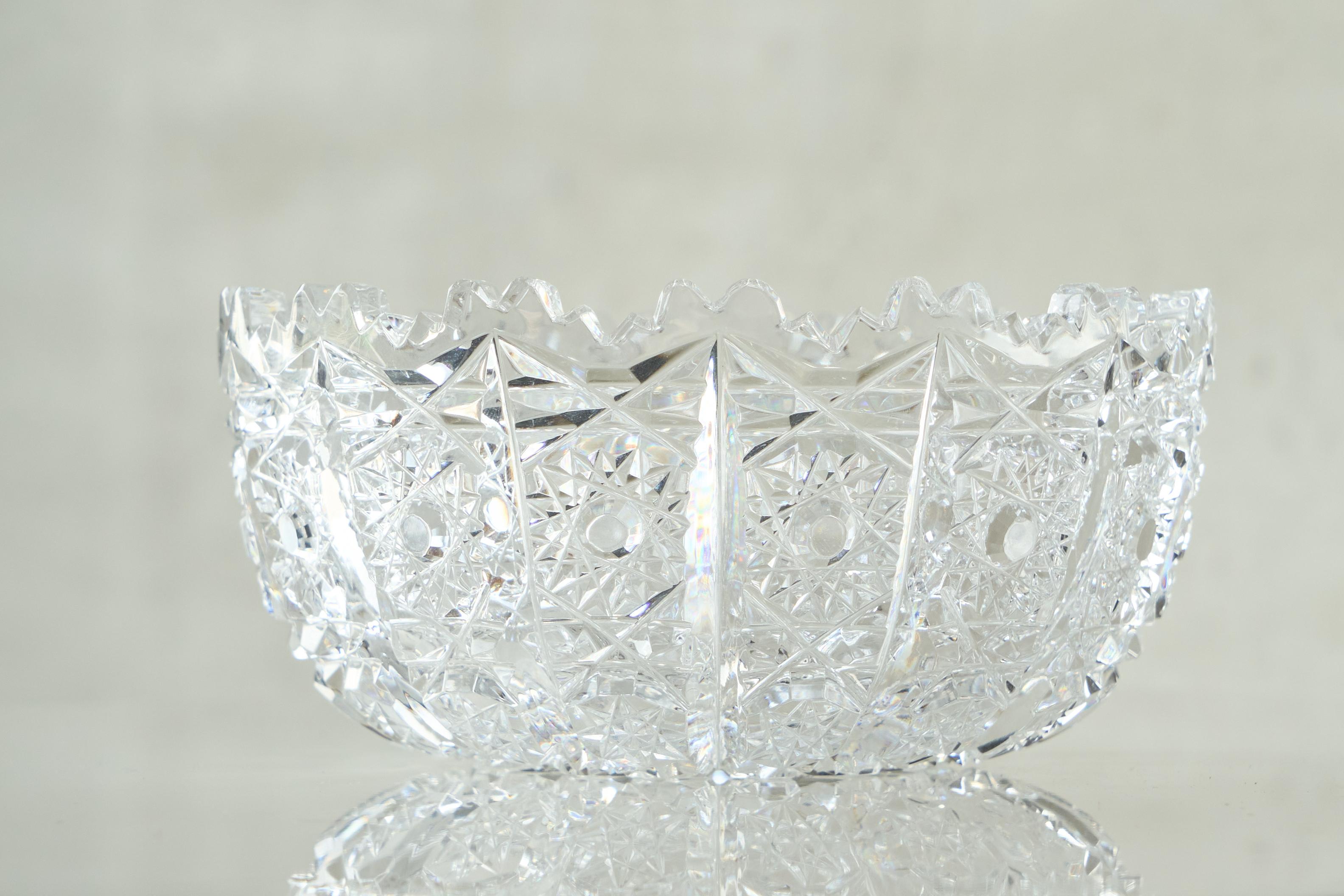 Decorative 'Snowflake' Bowl in Crystal Early 20th Century Bon état - En vente à Meer, VAN