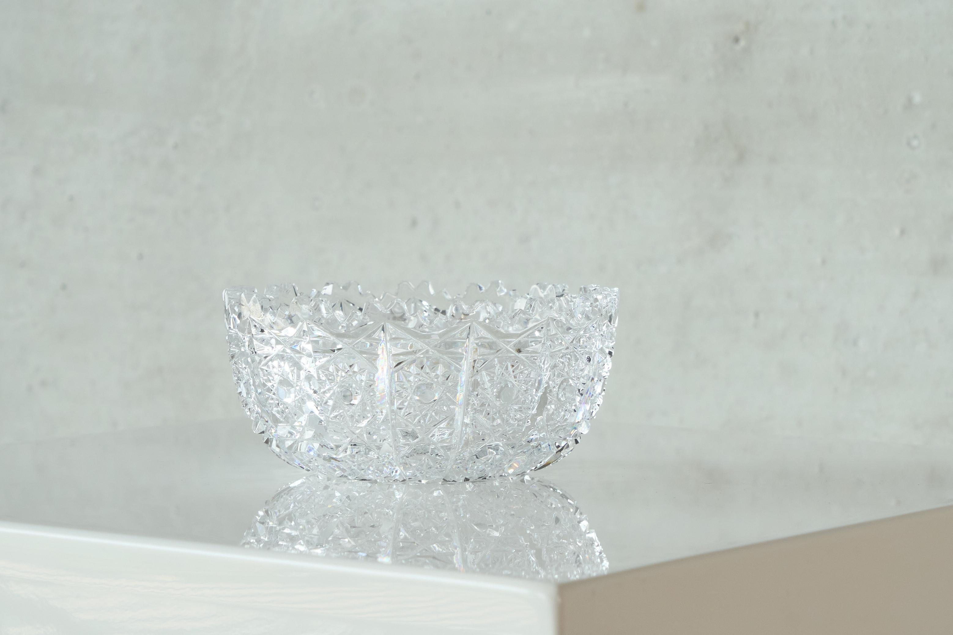 20ième siècle Decorative 'Snowflake' Bowl in Crystal Early 20th Century en vente