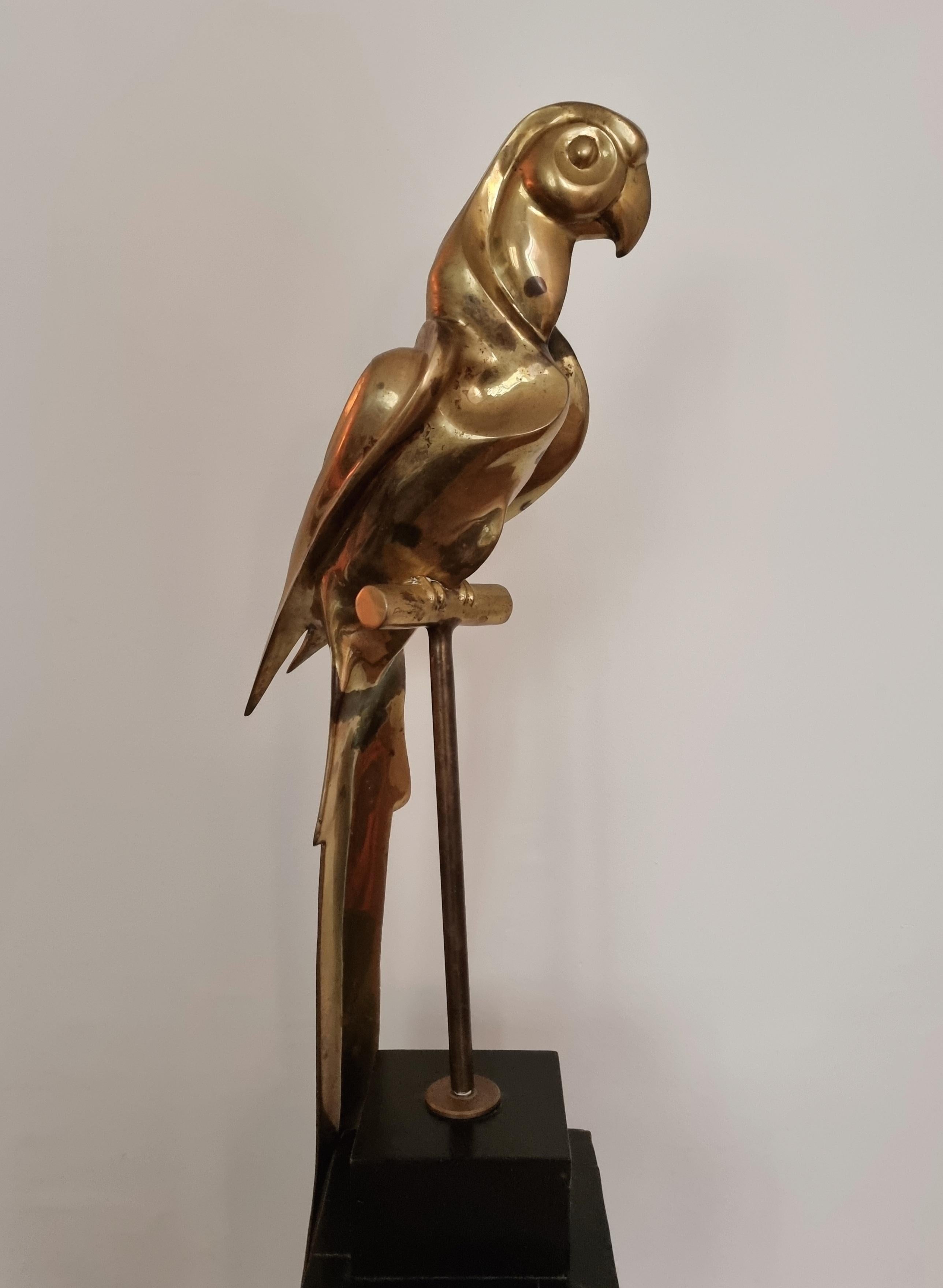 This rare brass sculpture in the shape of a parrot. with black painted wood base, is the perfect office buddy. Get inspired by the office of Yves Saint Laurent and Pierre Bergé.  

Height ca 94 cm.  1970s, Hollywood / Palm Beach Regency.

In good