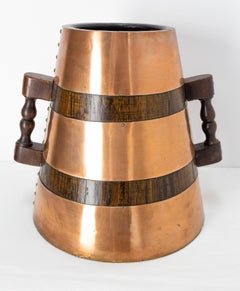 Dekorativer spanischer Basken-Wasserhalter aus Kupfer und Eichenholz, um 1960