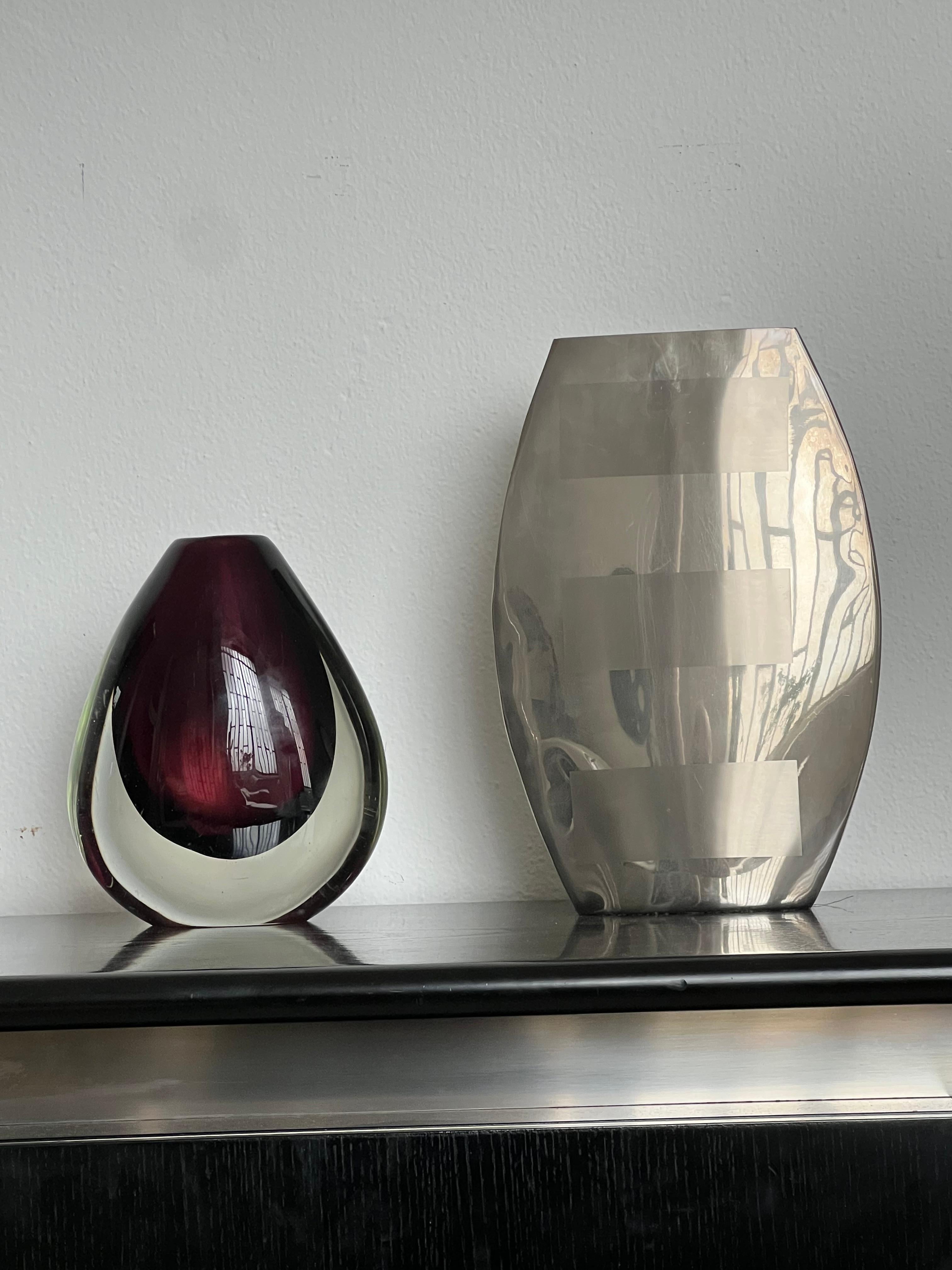 Jarrón decorativo de acero inoxidable con formas geométricas impresas, años 70 en venta 7