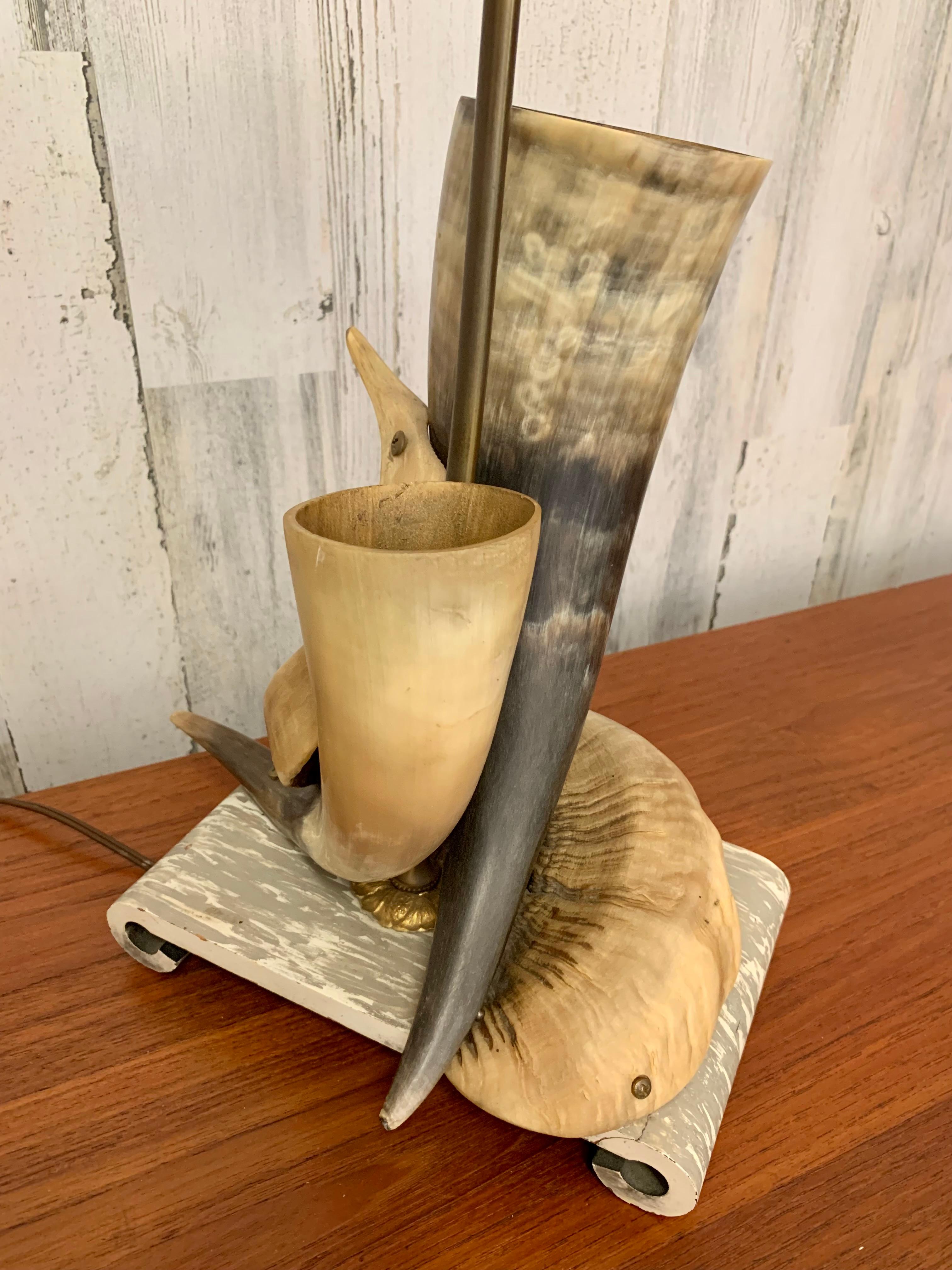 Dekorative Steer Horn-Tischlampe mit Sockel aus Kunstmarmor im Angebot 6