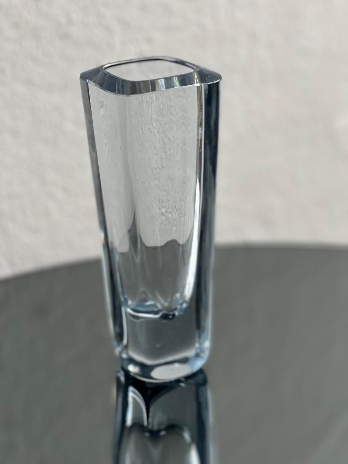 Decorative Swedish Vase, Clear Glass, Stromberg, Mid-Century Modern, Collectible In Good Condition For Sale In Milano, IT