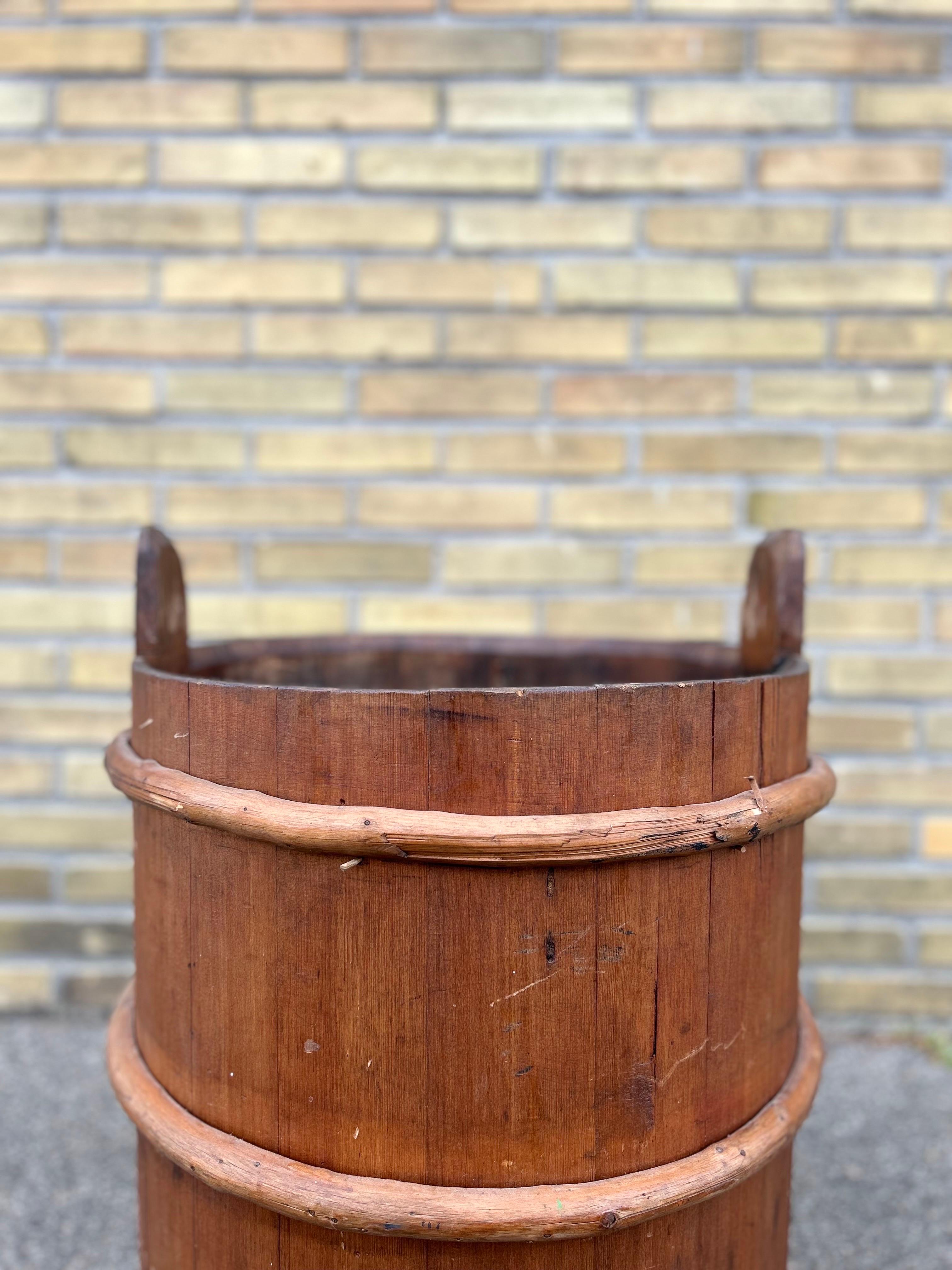 Decorative Swedish Wooden Folk Art Planter 1800’s In Good Condition For Sale In Valby, 84