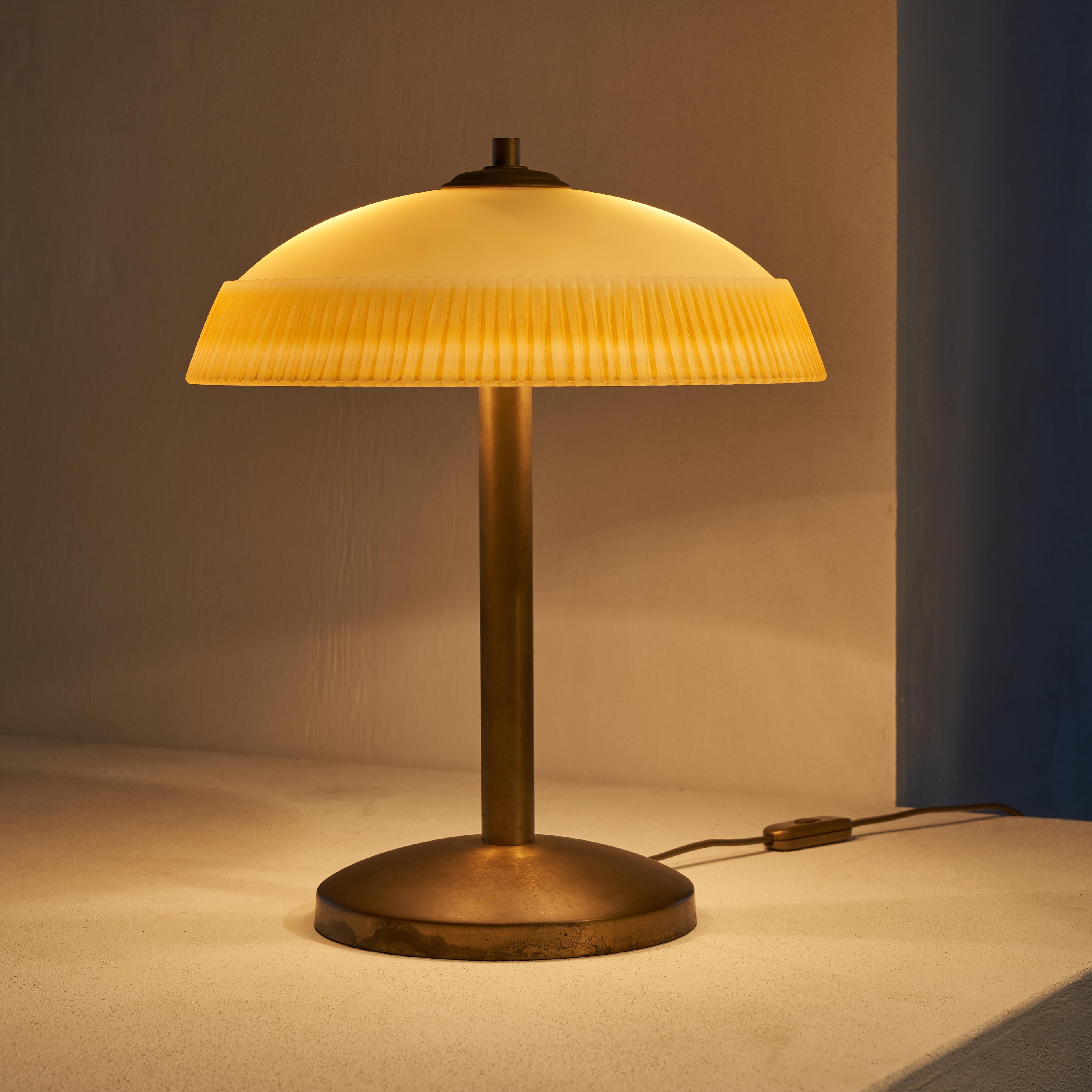 Art Deco Decorative Table Lamp in Brass and Pâte de Verre