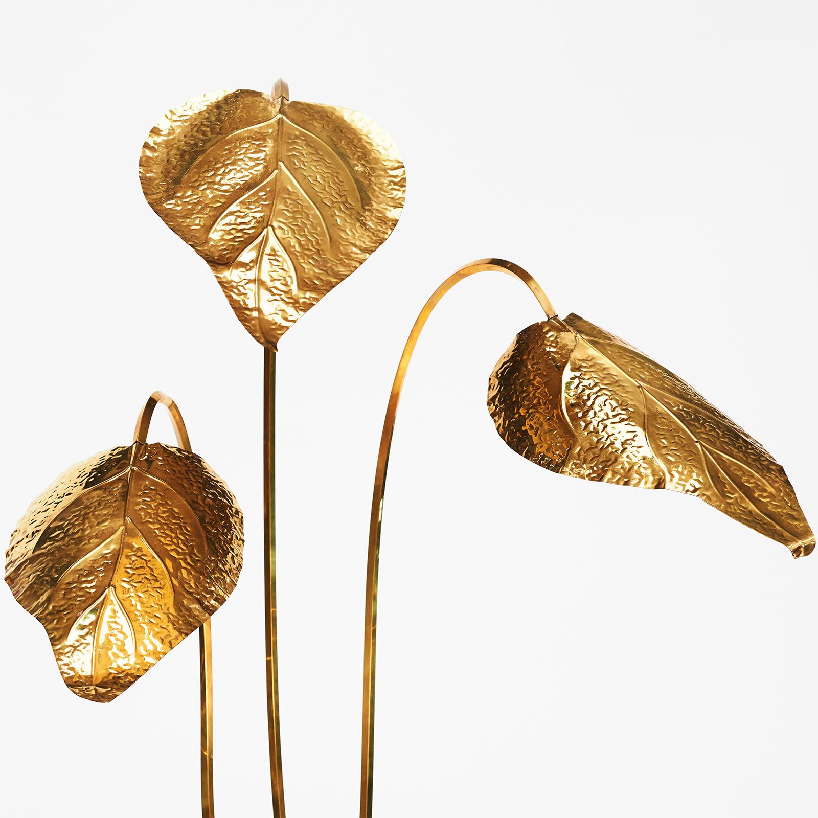 Large (87 cm high) decorative table lamp in the form of palm leaves. Made in brass. France, 1960-1969.