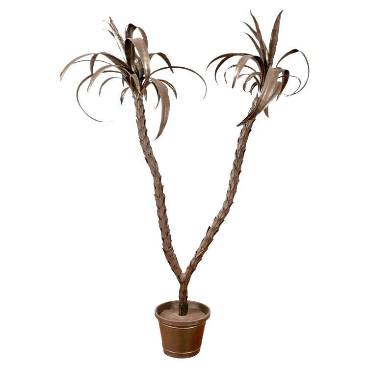  Dekorativer hoher Pflanzgefäß mit doppelter Palme aus Messing im Angebot