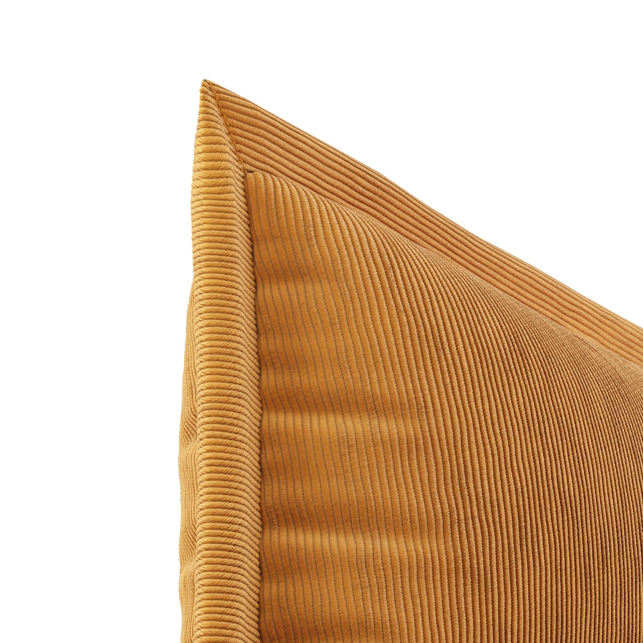 Decorative throw pillow mostaza corduroy, ribbed velvet modern lumbar cushion.
Mostaza is a rectangle flange pillow in plush corduroy with a turmeric yellow color. This absolute must-have throw pillow has a refined and playful feel that will give