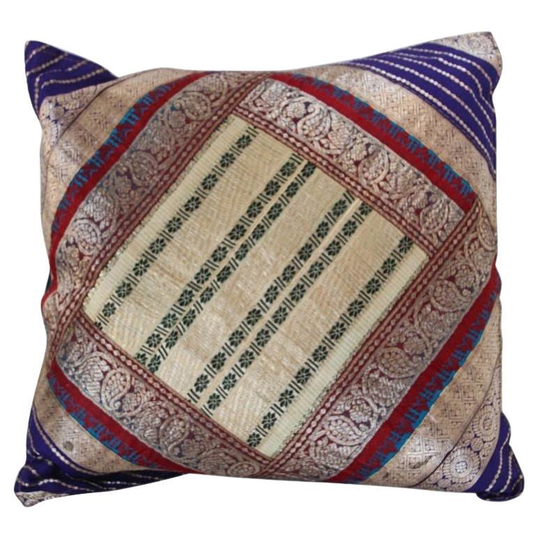 Dekoratives Überwurf-Seidenkissen aus Vintage Sari-Bordüren, Indien