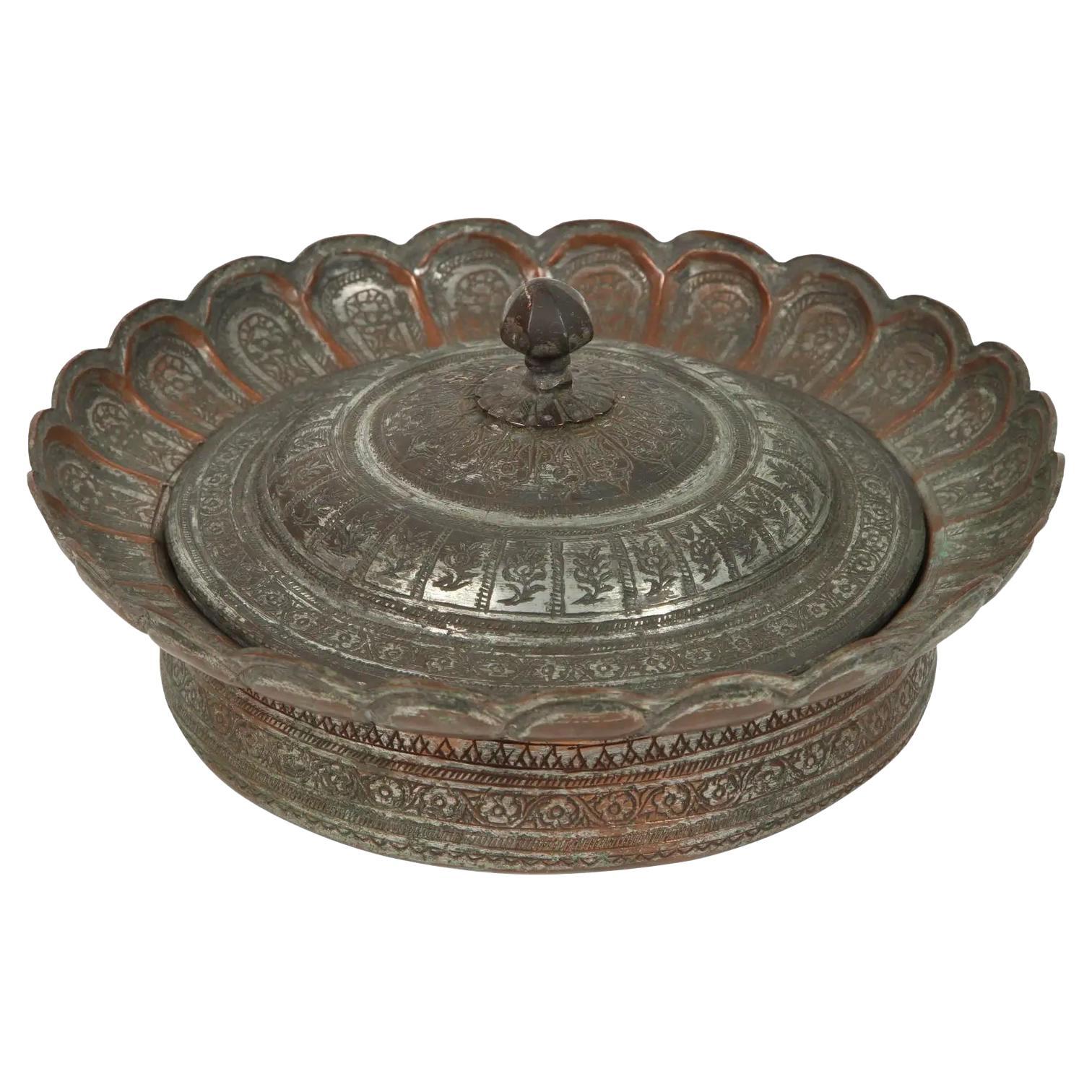 Boîte ronde décorative en cuivre étamé d'Asie du Sud avec couvercle