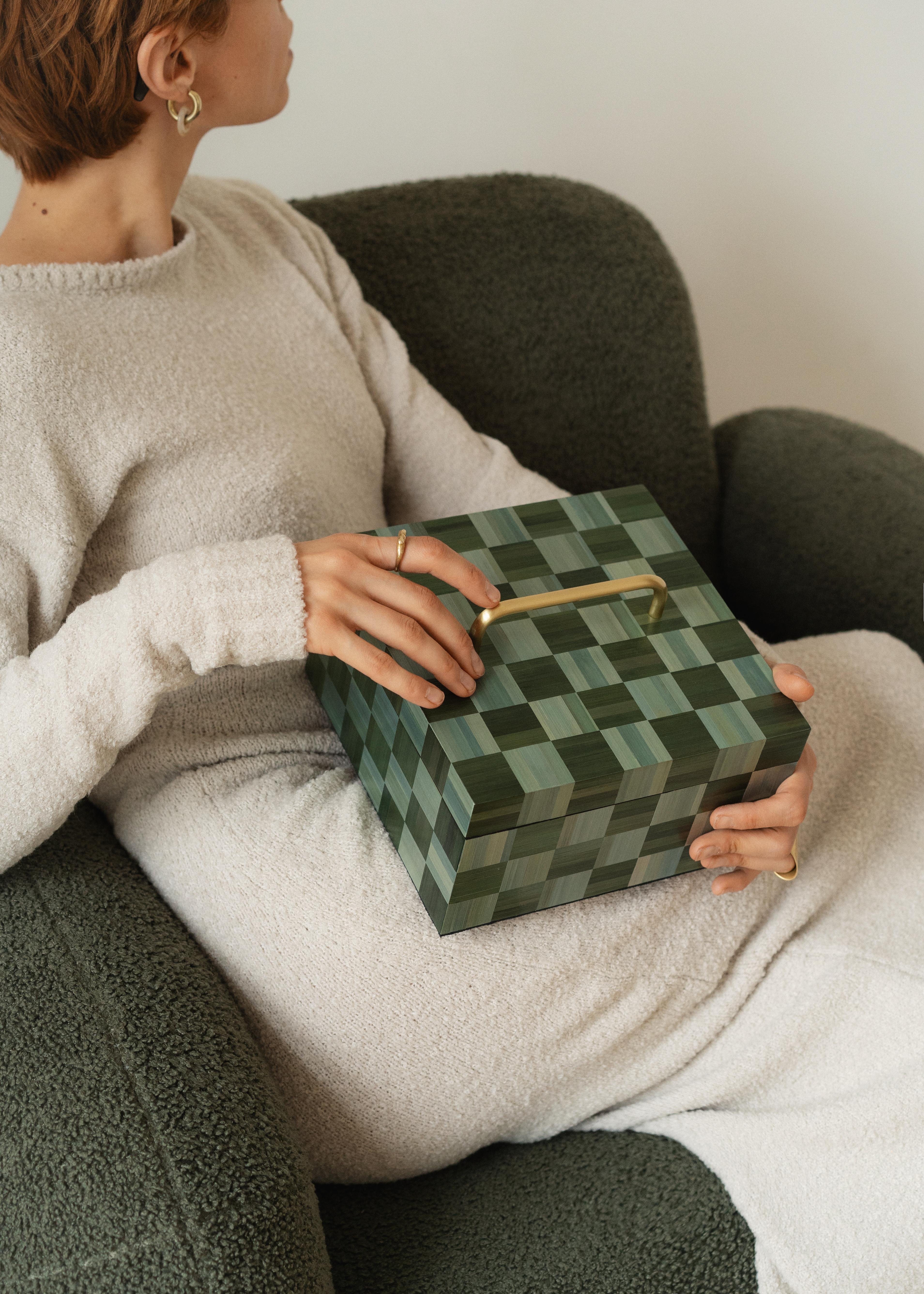 Decorative Treasure Box with Green Teal Checkerboard Straw Marquetry Artisanal In New Condition For Sale In Warsaw, PL