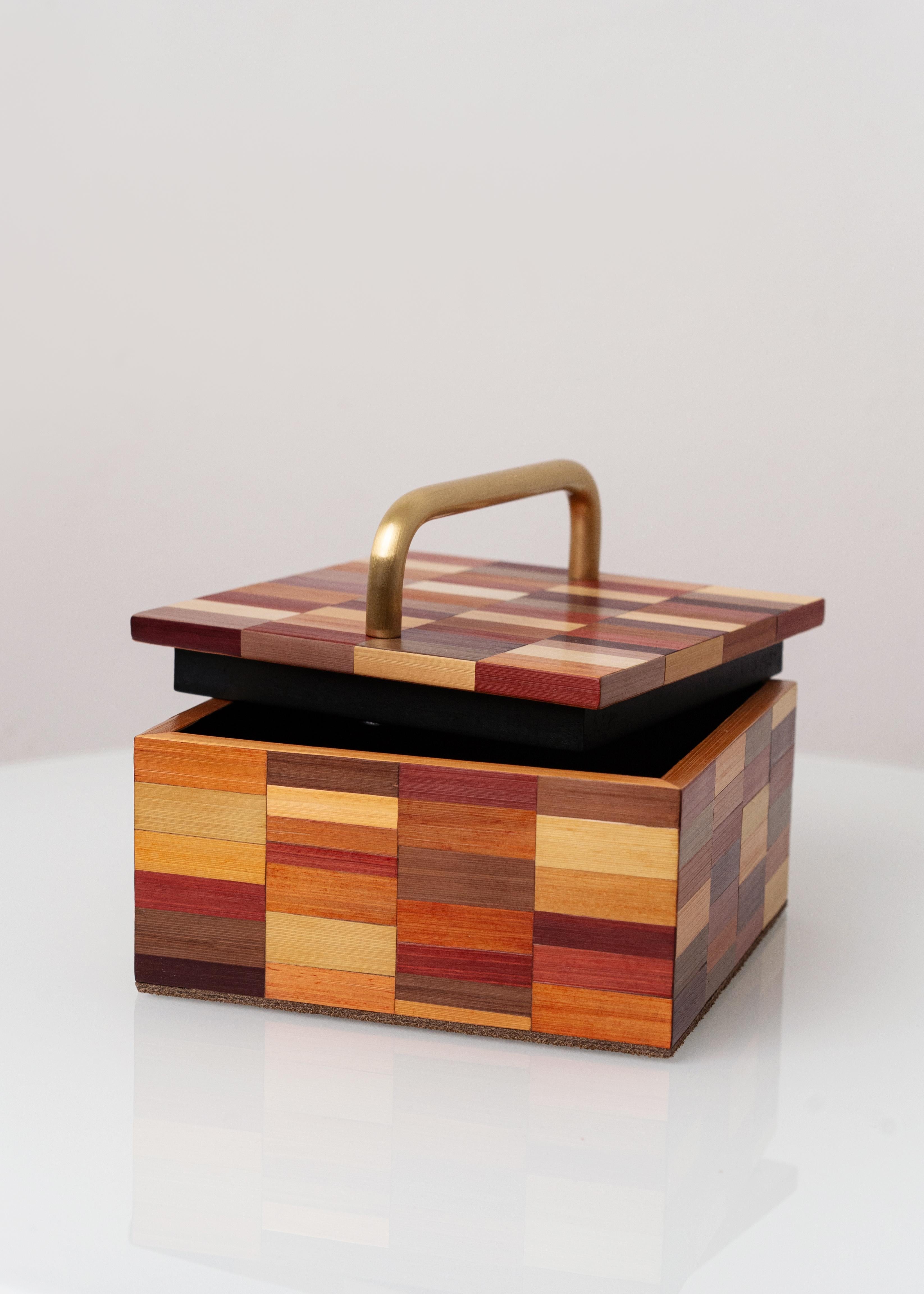 Dekorative Schatzkiste mit warmer Farbe Stroh Intarsien Handcrafted Subway (Ukrainisch) im Angebot