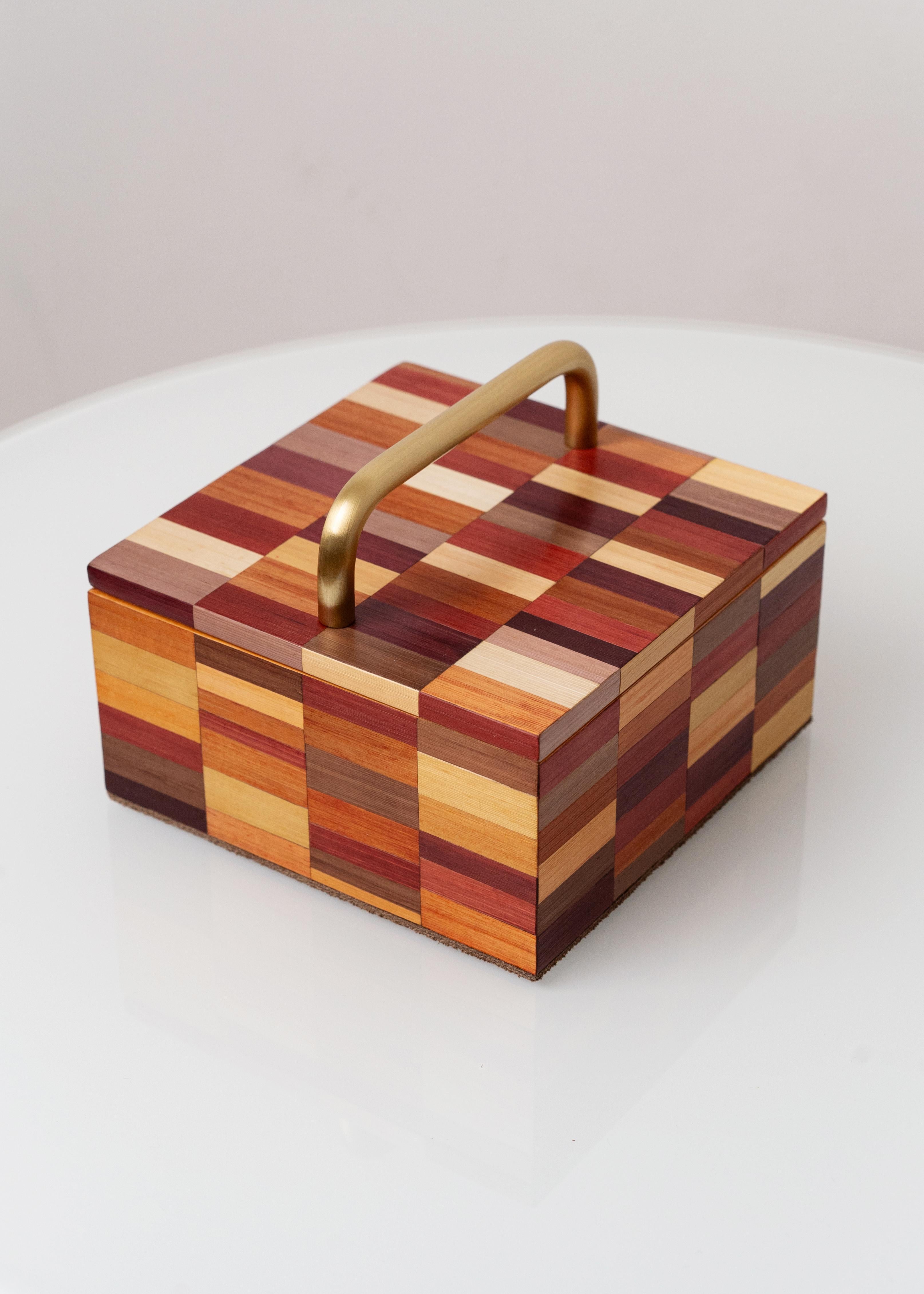 Dekorative Schatzkiste mit warmer Farbe Stroh Intarsien Handcrafted Subway (21. Jahrhundert und zeitgenössisch) im Angebot