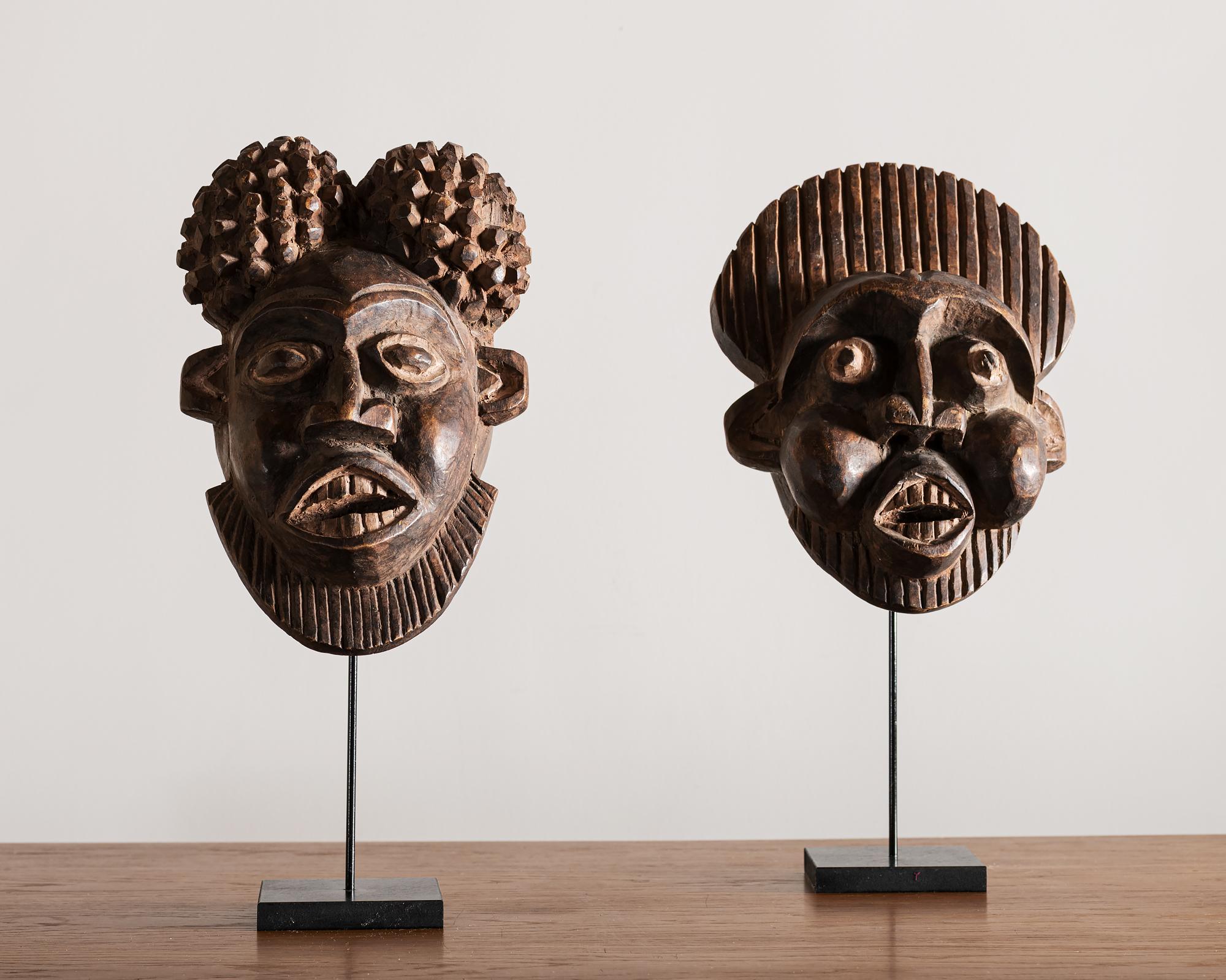 Decorative African Mask, Cameroon, 1950s For Sale 1