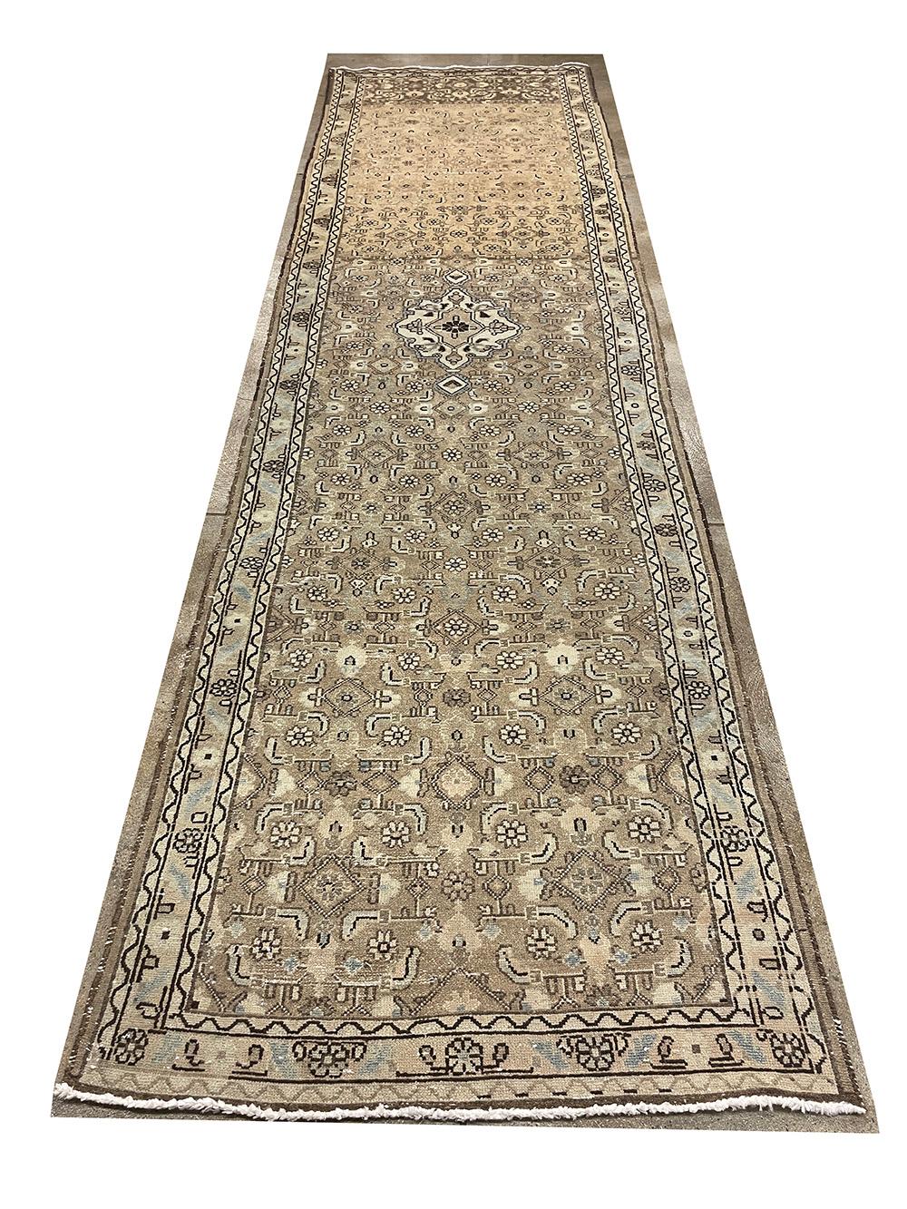 Dekorativer antiker persischer Malayer-Läufer, Stammeskunst im Angebot 8