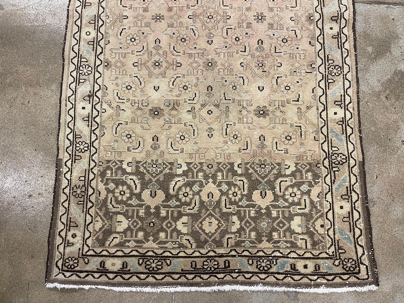 Dekorativer antiker persischer Malayer-Läufer, Stammeskunst (Wolle) im Angebot