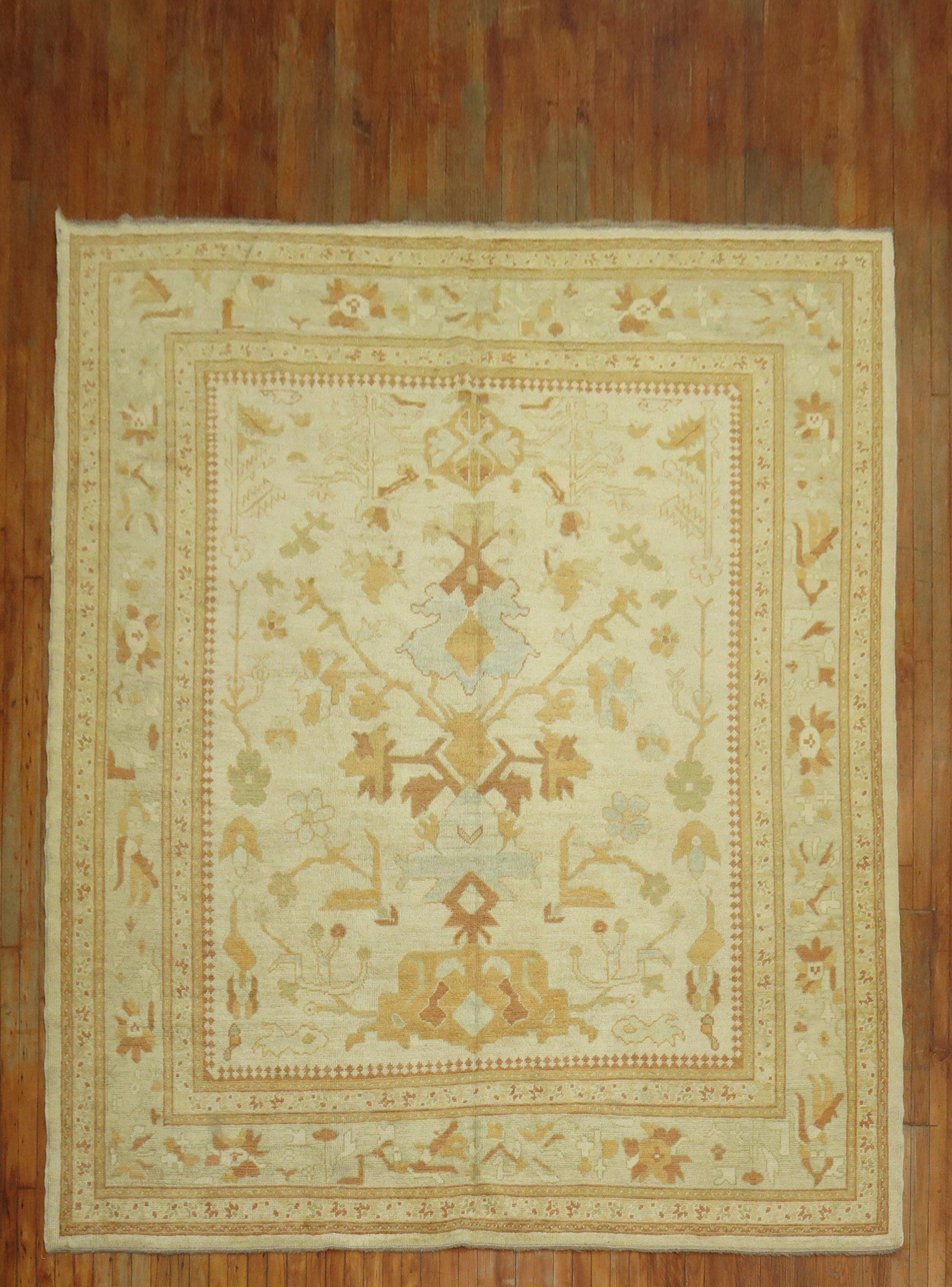 Ein alter türkischer Oushak-Teppich aus Wolle aus dem 21. Jahrhundert Zimmergröße 

8'6'' x 10'2''
