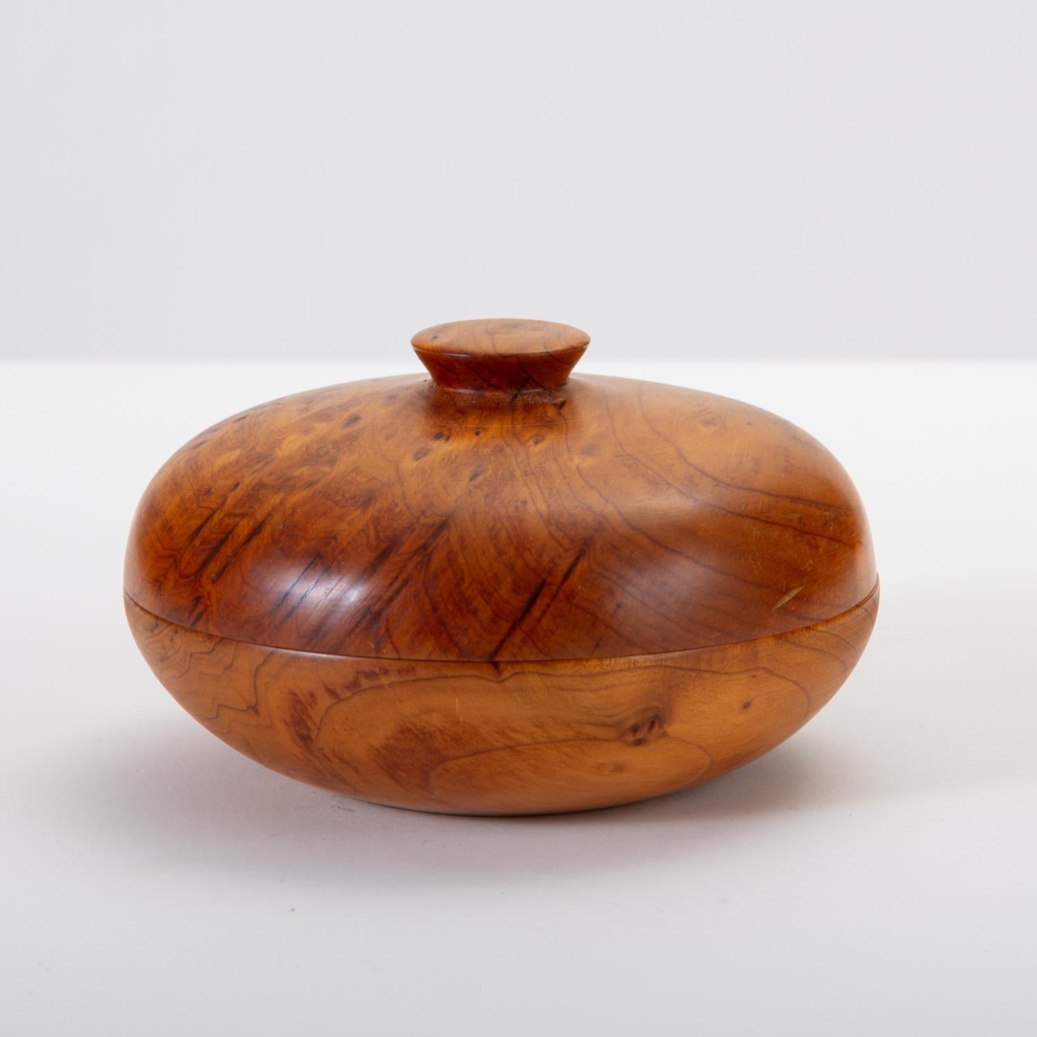 wooden bowls with lids