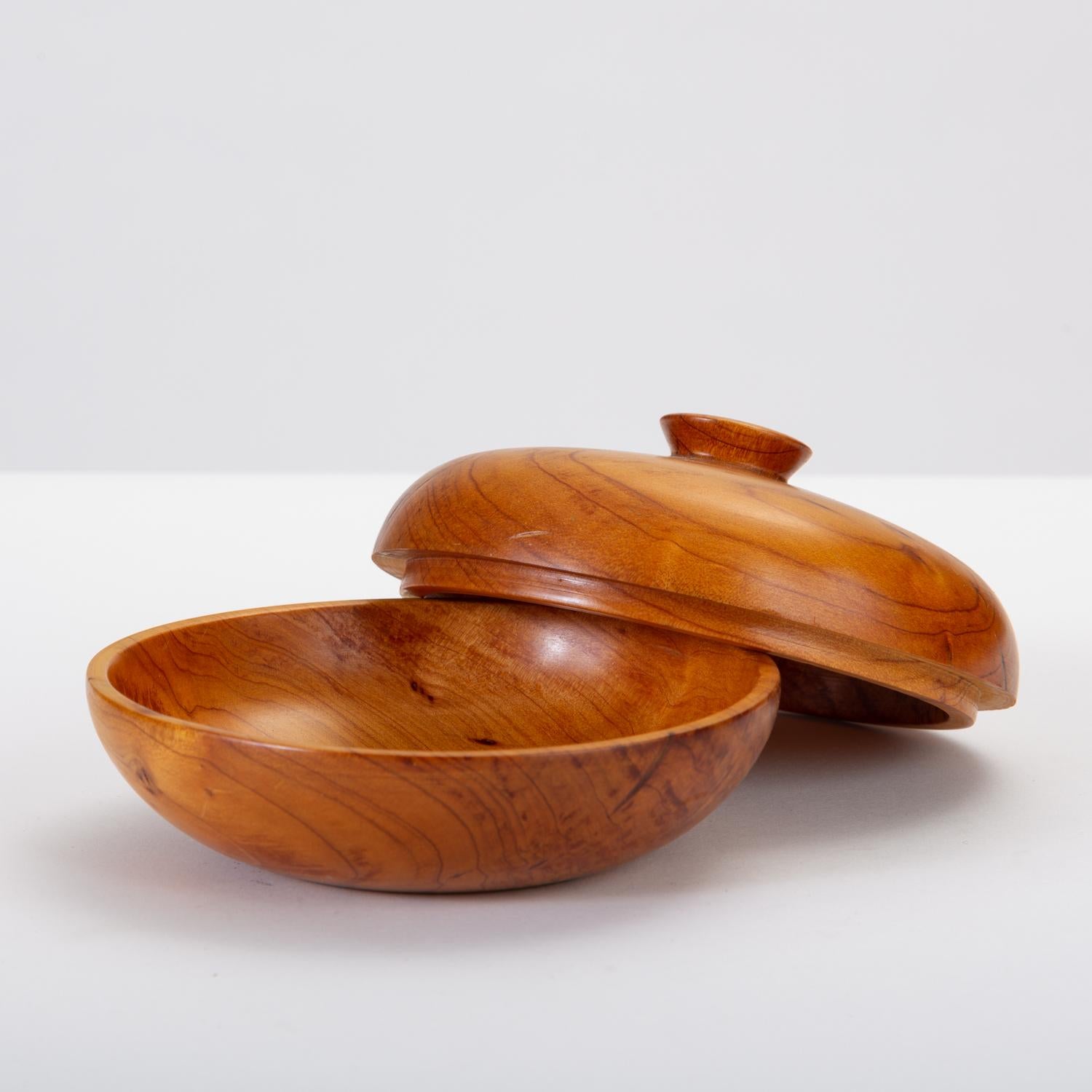 decorative bowl with lid