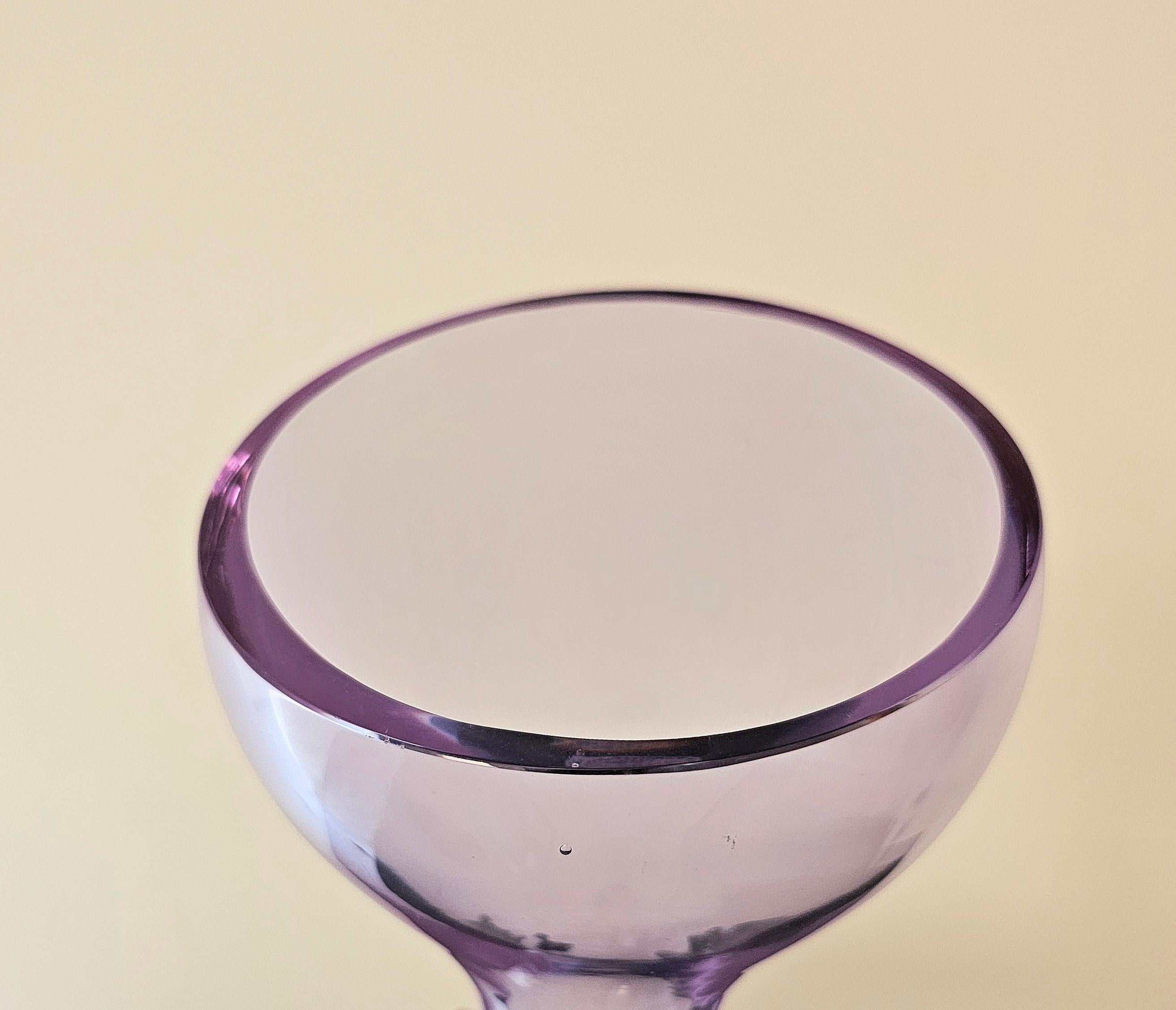 Mid-Century Modern Vase décoratif Alessandrite Verre Lilas Design moderne du milieu du siècle Italie 70 en vente