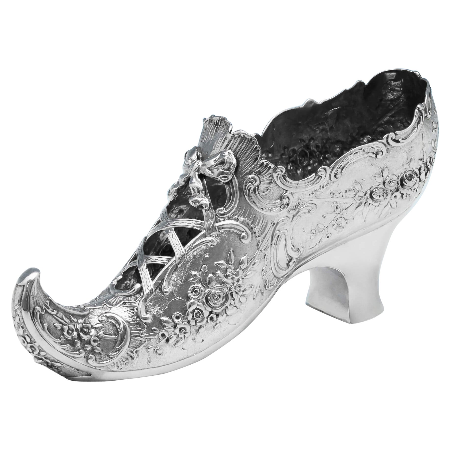 Modello decorativo vittoriano antico di scarpa in argento sterling, Londra, 1896