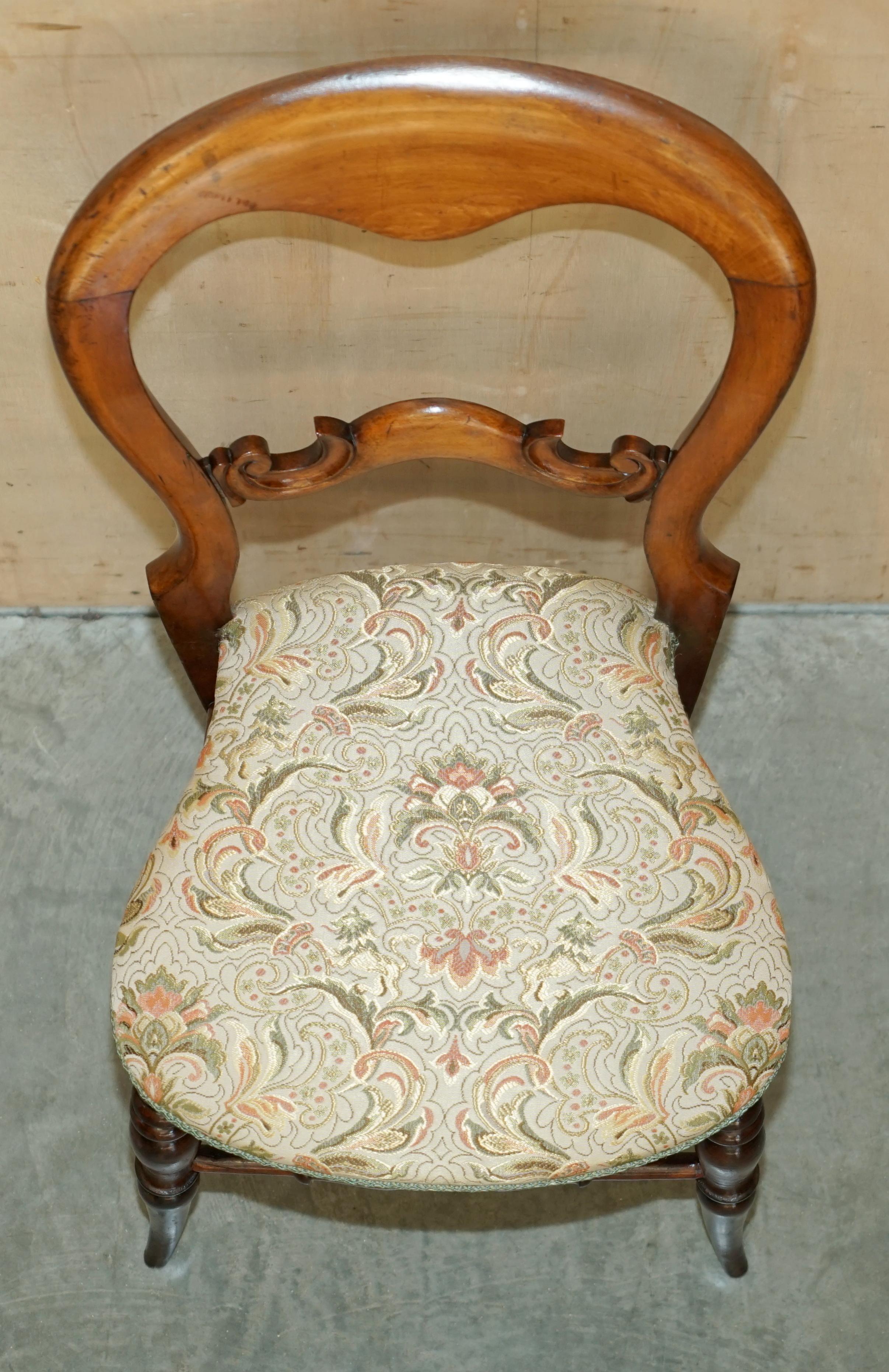 Decorative Victorian circa 1880 Walnut Medallion Back Side Dressing Table Chair For Sale 9