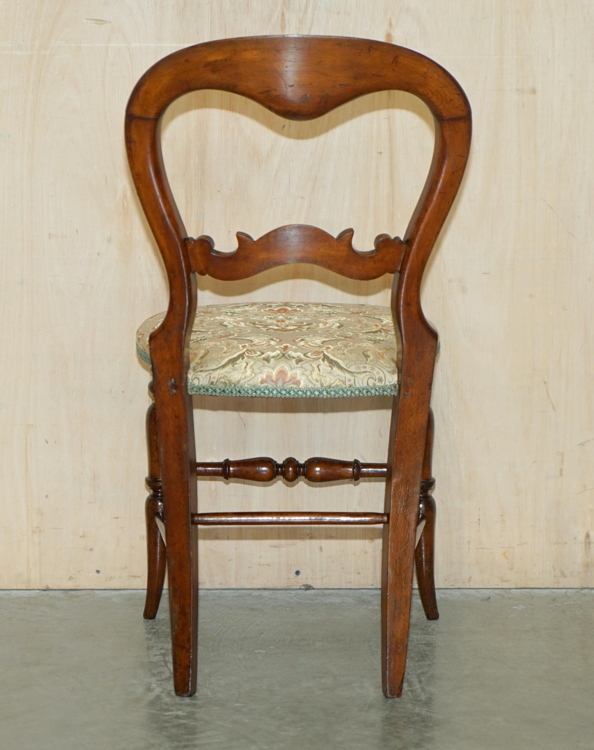Decorative Victorian circa 1880 Walnut Medallion Back Side Dressing Table Chair For Sale 12