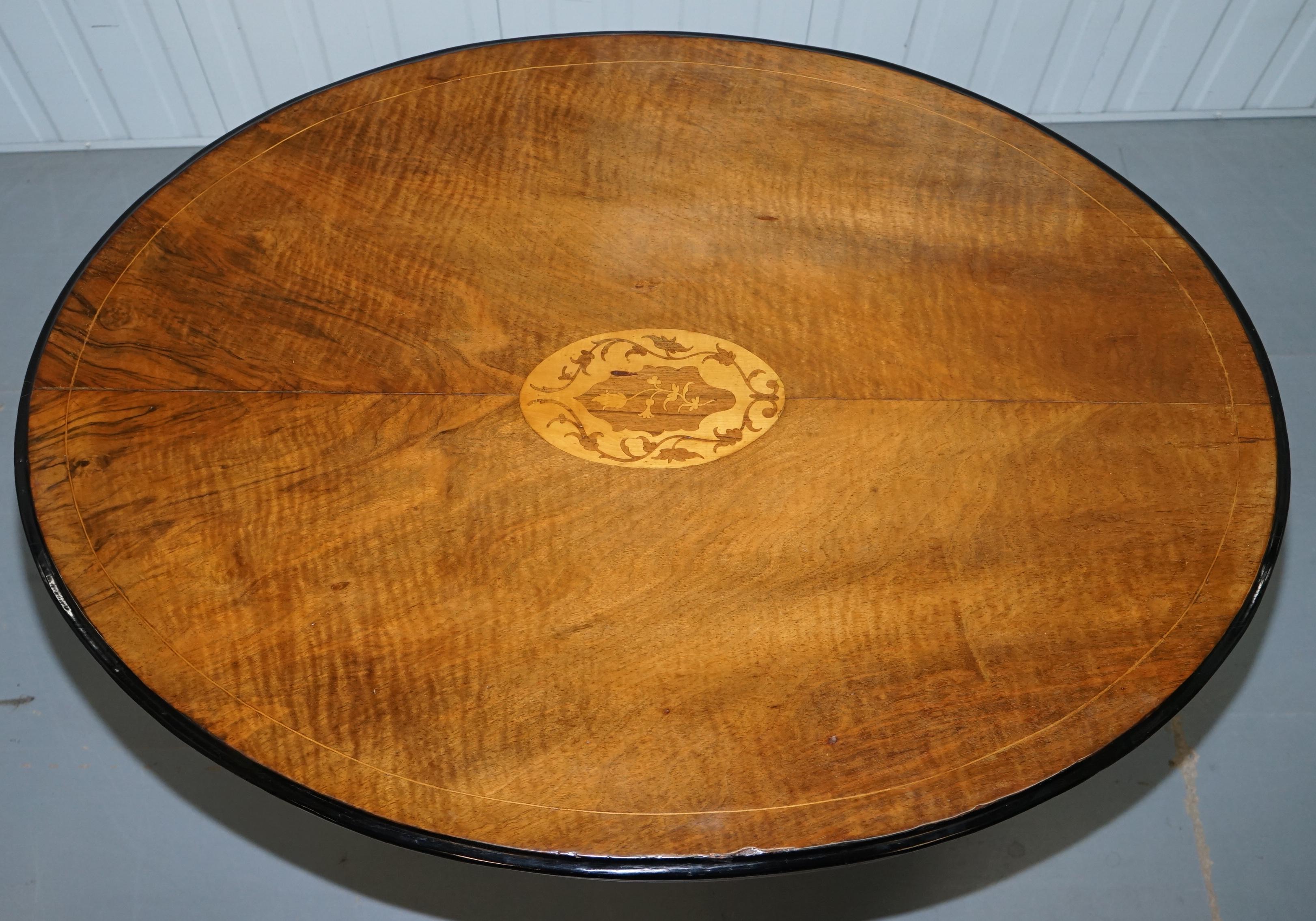 Decorative Victorian Walnut Marquetry Inlaid Loo Tilt-Top Breakfast Table (Viktorianisch)