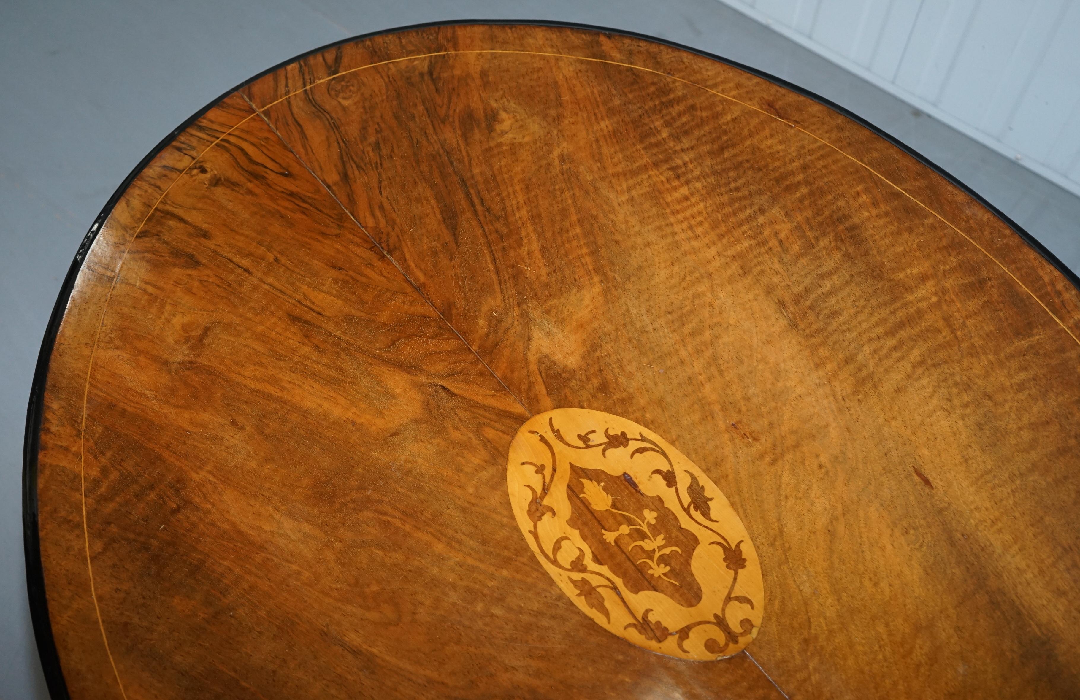 Decorative Victorian Walnut Marquetry Inlaid Loo Tilt-Top Breakfast Table (Englisch)