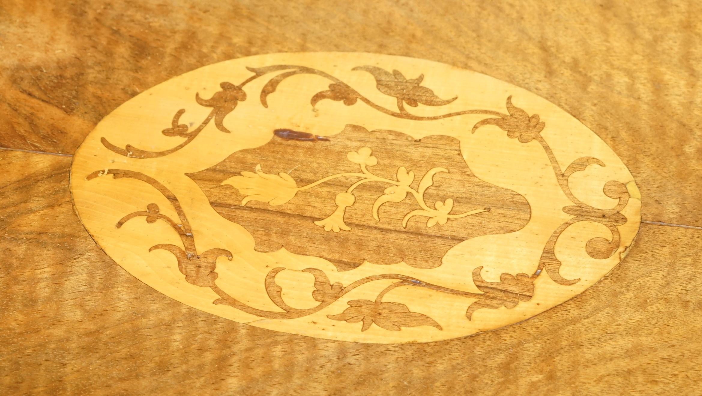 Decorative Victorian Walnut Marquetry Inlaid Loo Tilt-Top Breakfast Table (19. Jahrhundert)