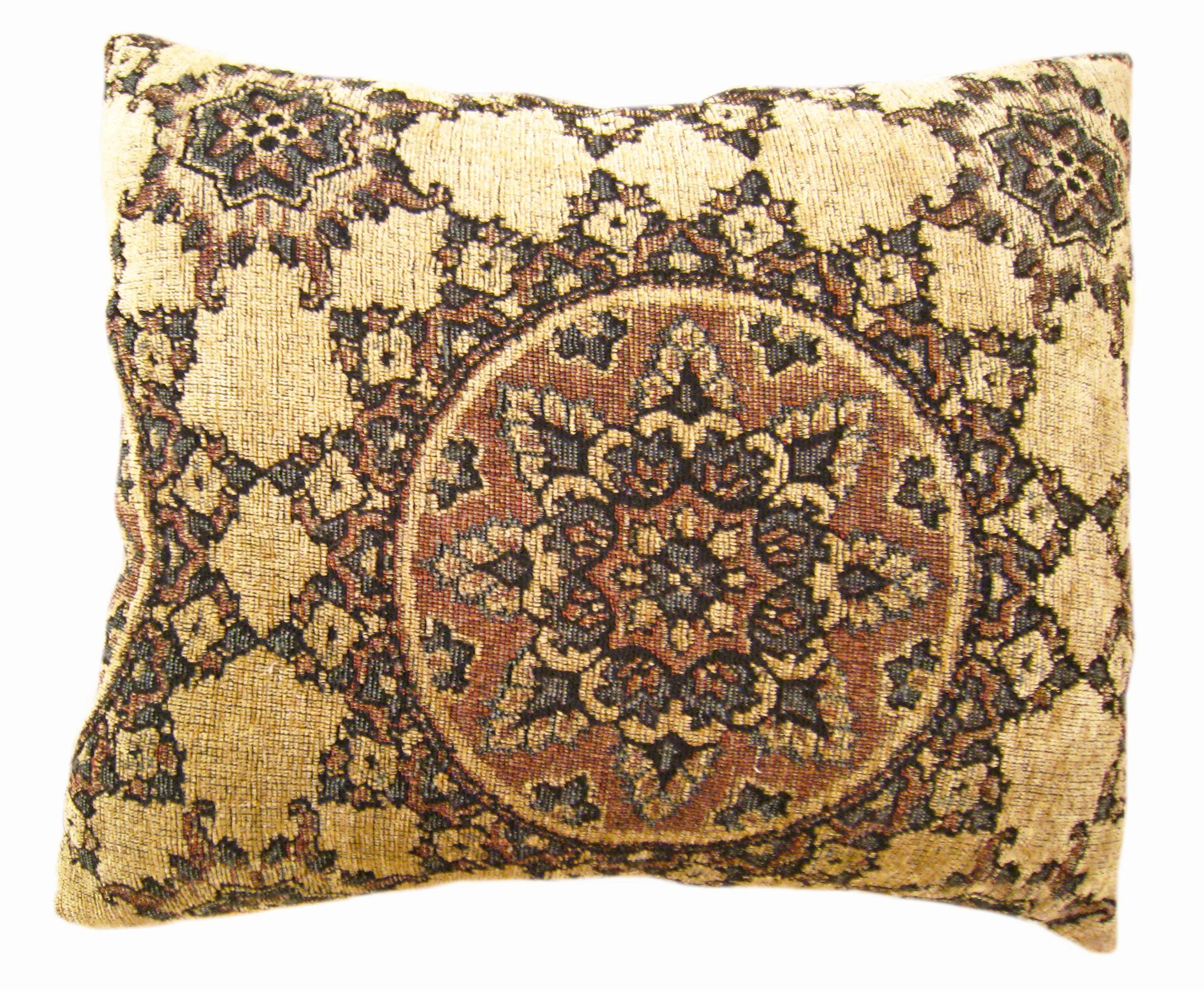 Vintage American Taperstry Circle rug pillow ; size 20” x 18”.

A vintage decorative pillow with circles design motif in a brown central field, size 20” x 18”. This lovely decorative pillow features an antique rug on front which is characterized
