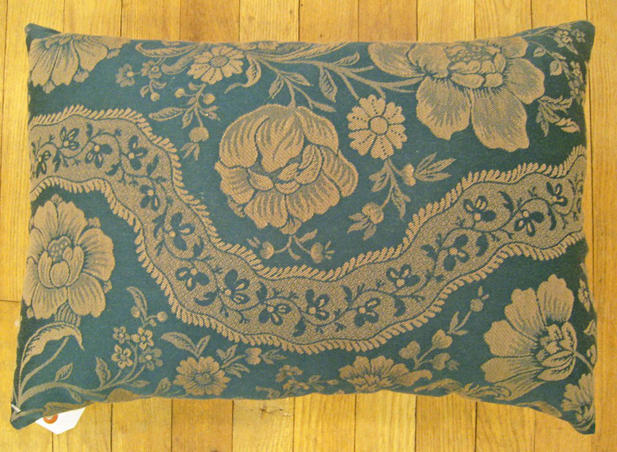 Decorative Vintage European Chinoiserie Fabric Pillow with Floral Design In Good Condition For Sale In New York, NY