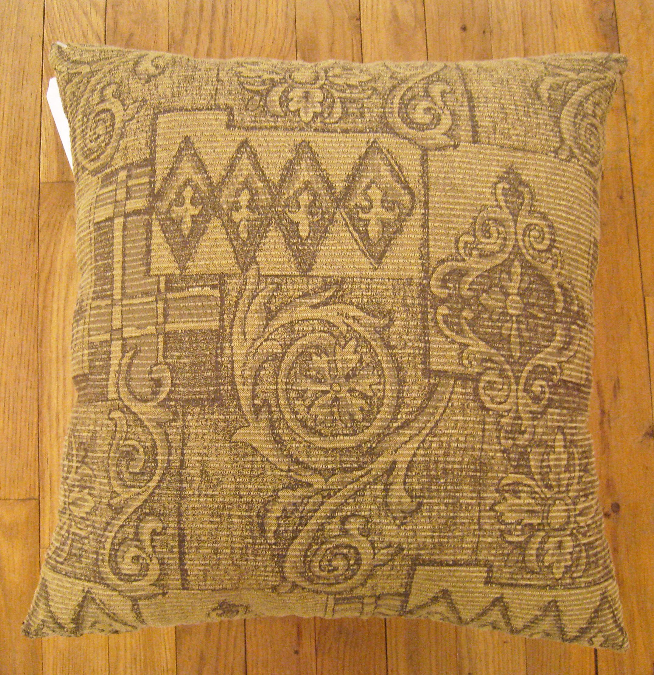 Coussin vintage en tissu fleuri et géométrique ; taille 1'8