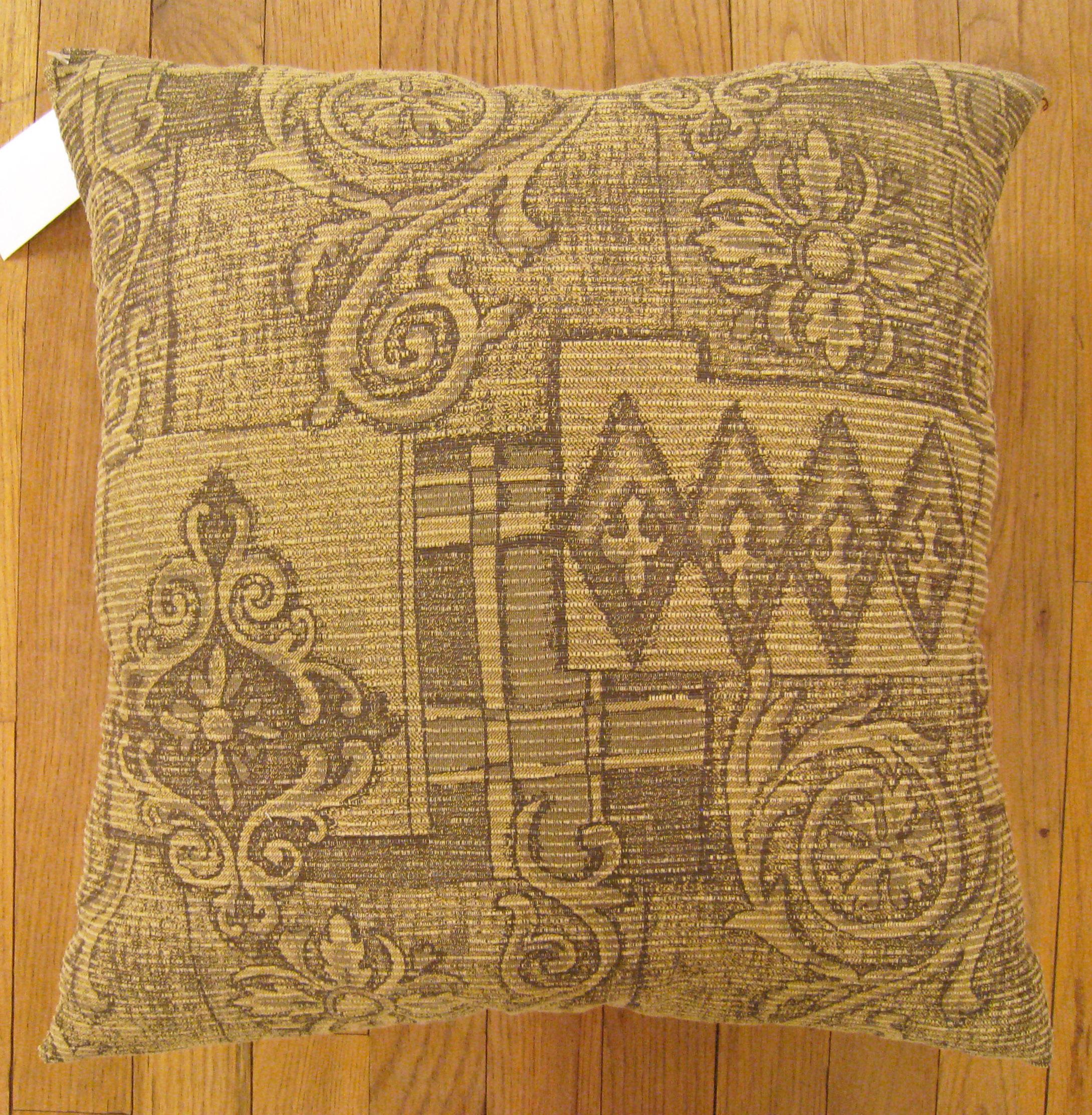 Vintage Floro-geometric Fabric pillow; size 1'8” x 1'6”.

A vintage american pillow with geometric abstracts in a beige central field, size 1'8” x 1'6”. This lovely decorative pillow features a vintage fabric of a American floro-geometric style on