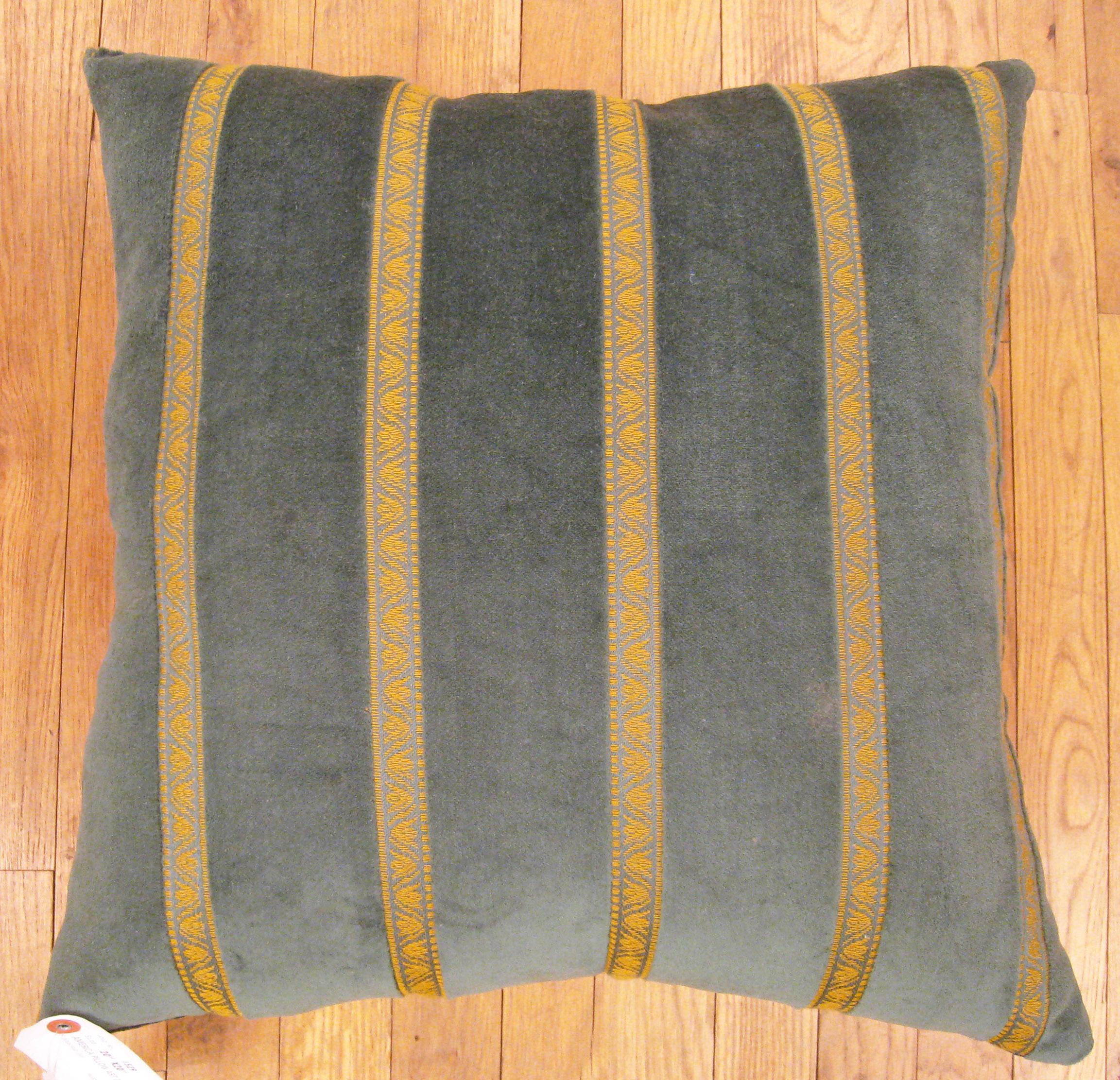 Decorative Vintage Green Velvet American Art Deco Pillow In Good Condition For Sale In New York, NY