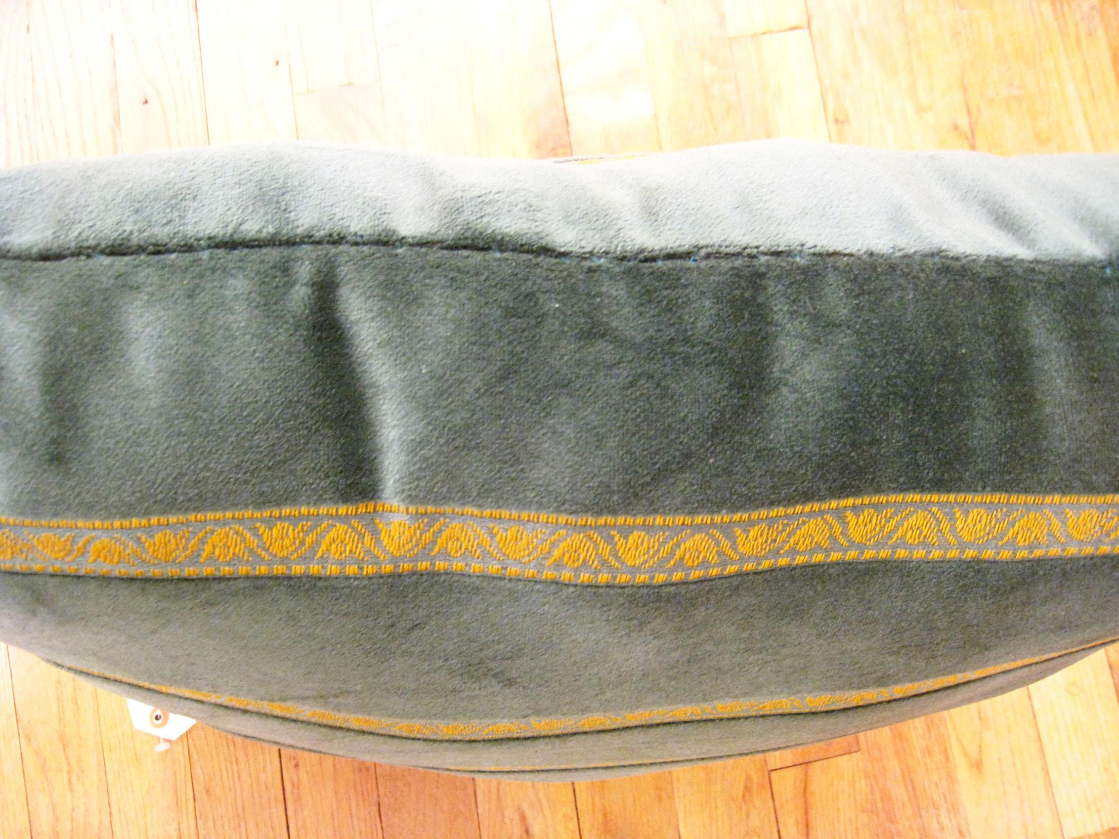 Decorative Vintage Green Velvet Pillow with Art Deco Design In Good Condition For Sale In New York, NY