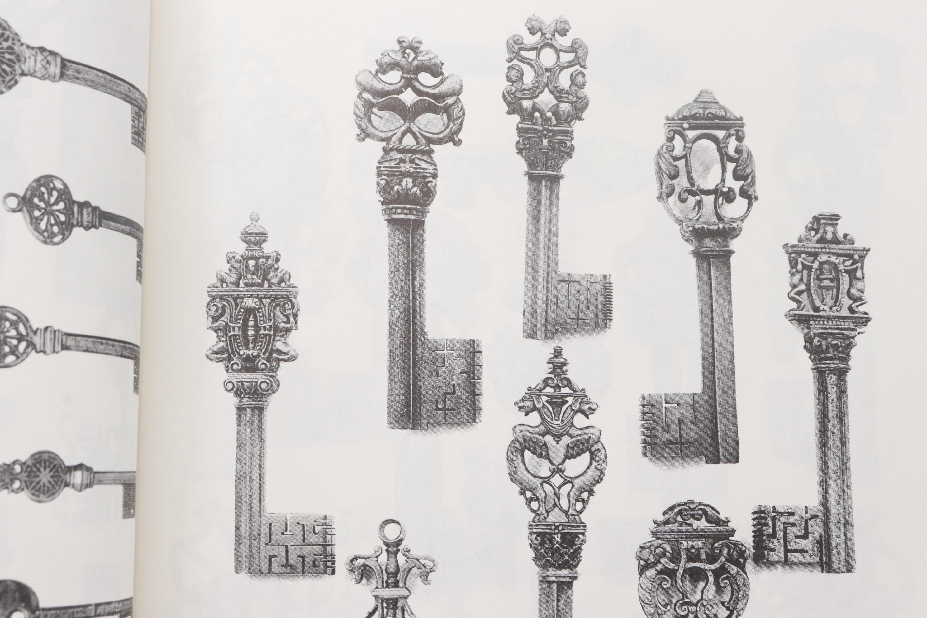 Herrajes decorativos antiguos, una historia ilustrada Papel en venta